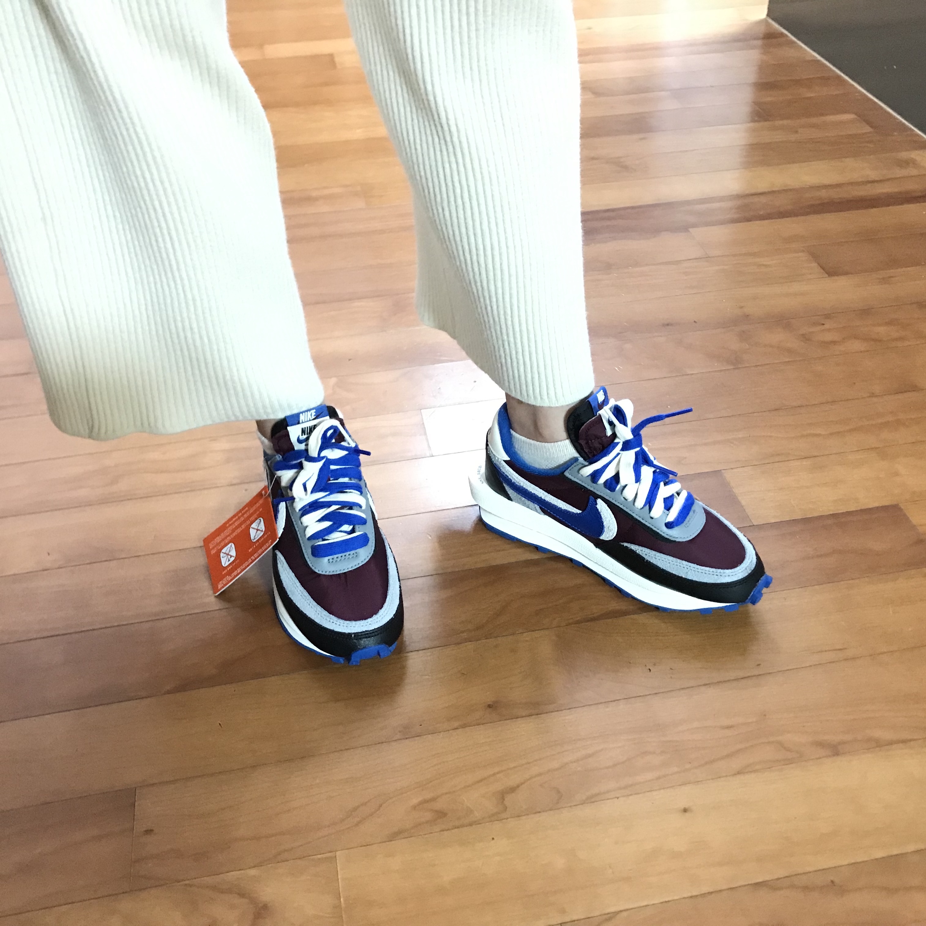 Nike x Sacai x Undercover LDWaffle Night Maroon Team Royal 착용 스타일 - 5