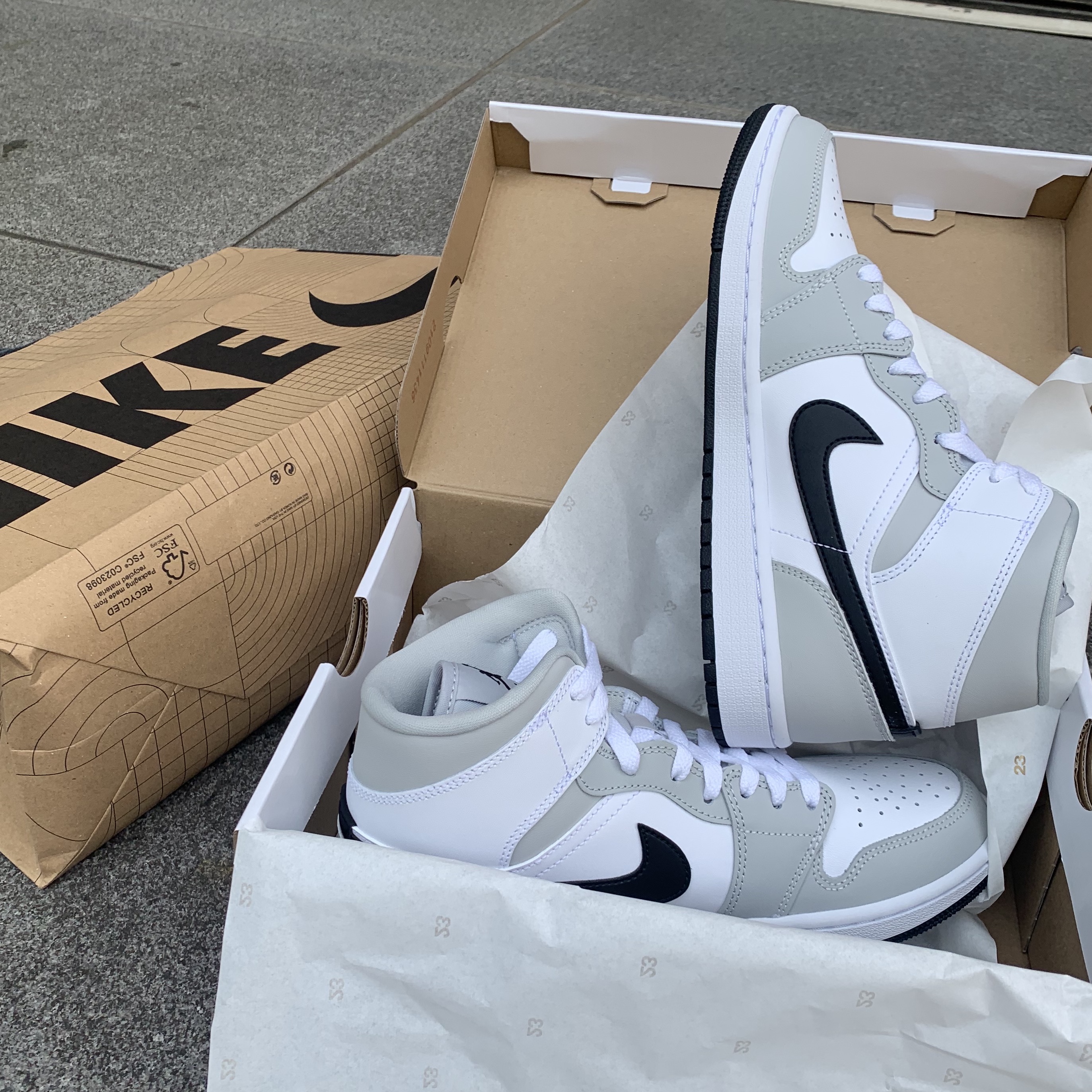 (W) Jordan 1 Mid Grey Fog 착용 스타일