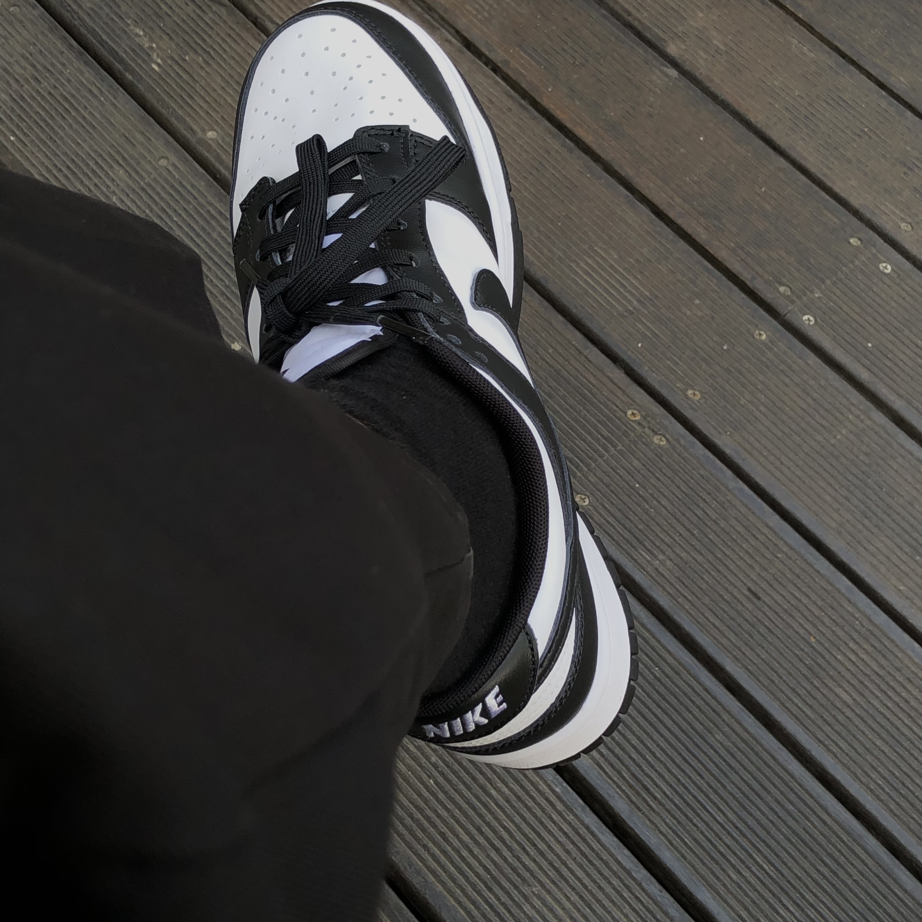 Nike Dunk Low Retro Black 착용 스타일 - 2