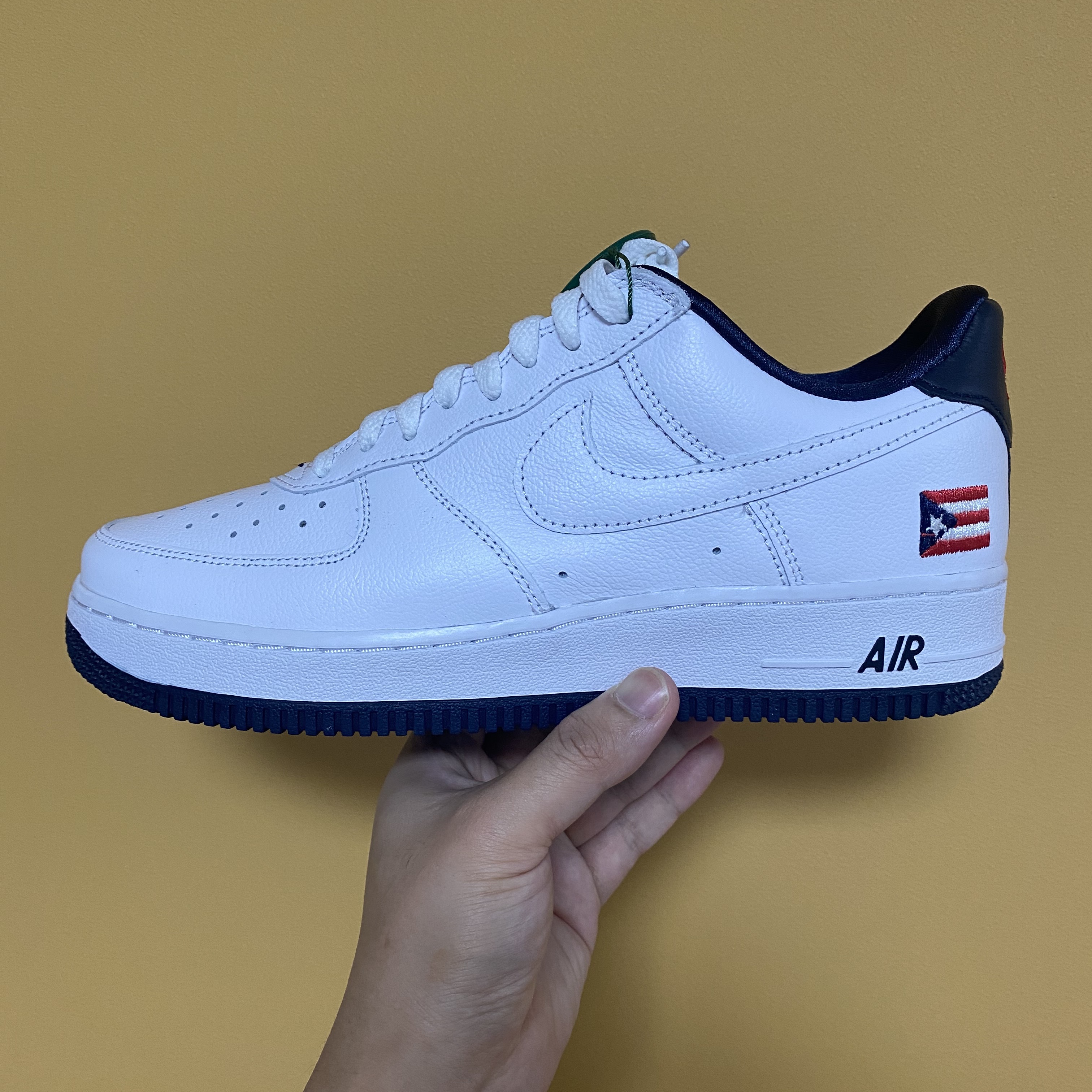 Nike Air Force 1 Low Retro Puerto Rico 2020 착용 스타일 - 1