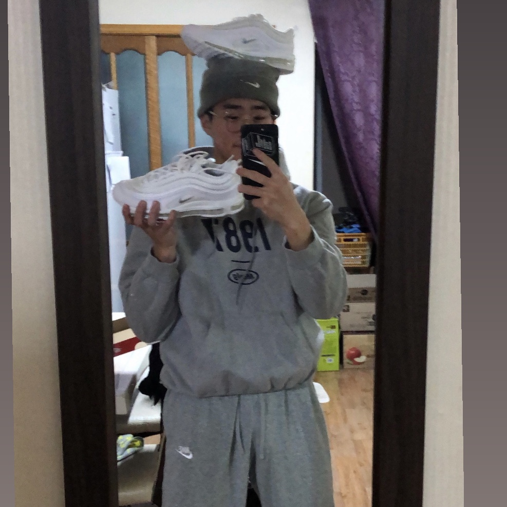 Nike Air Max 97 Triple White Wolf Grey 착용 스타일