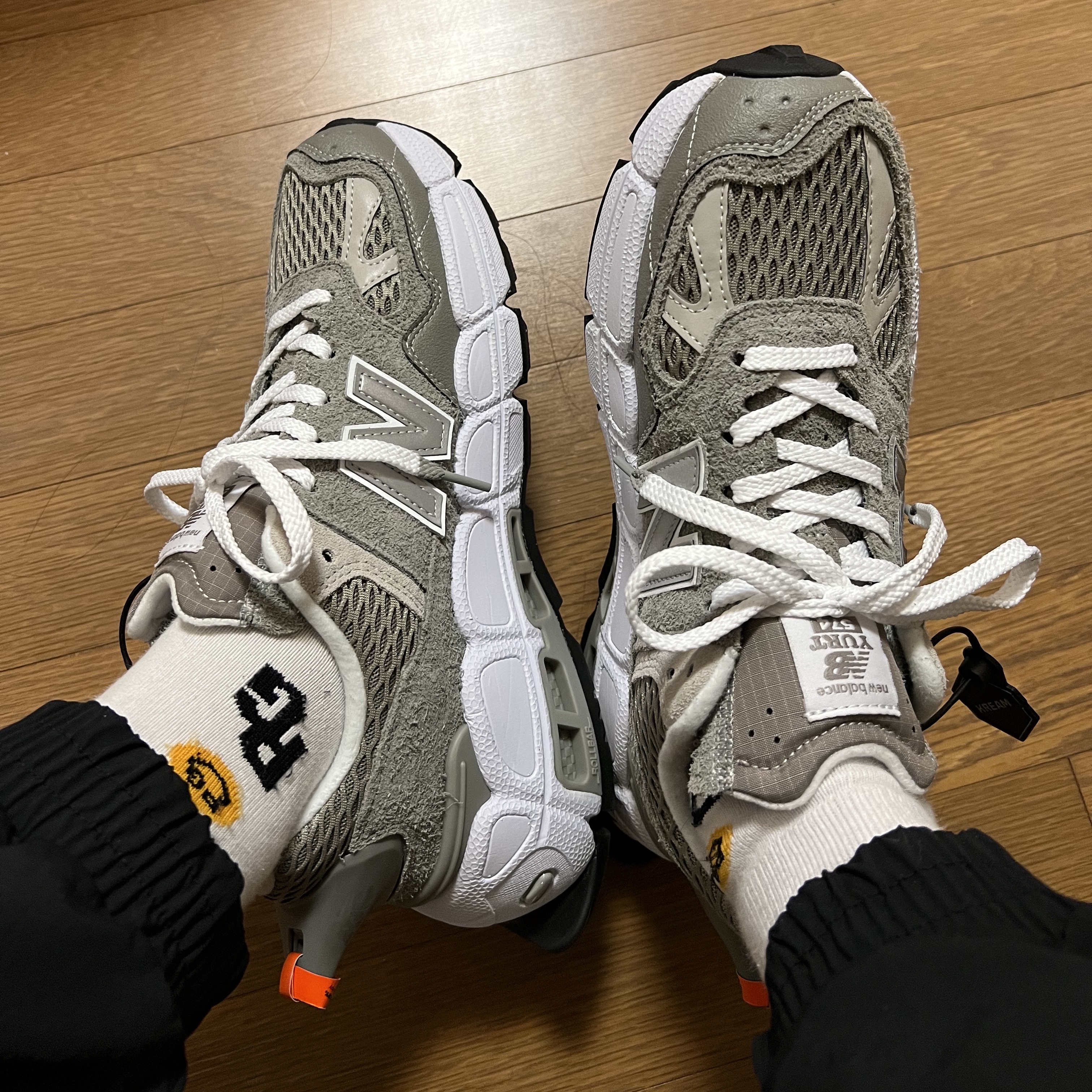 New Balance x Salehe Bembury 574 Yurt Shark Skin 착용 스타일 - 2