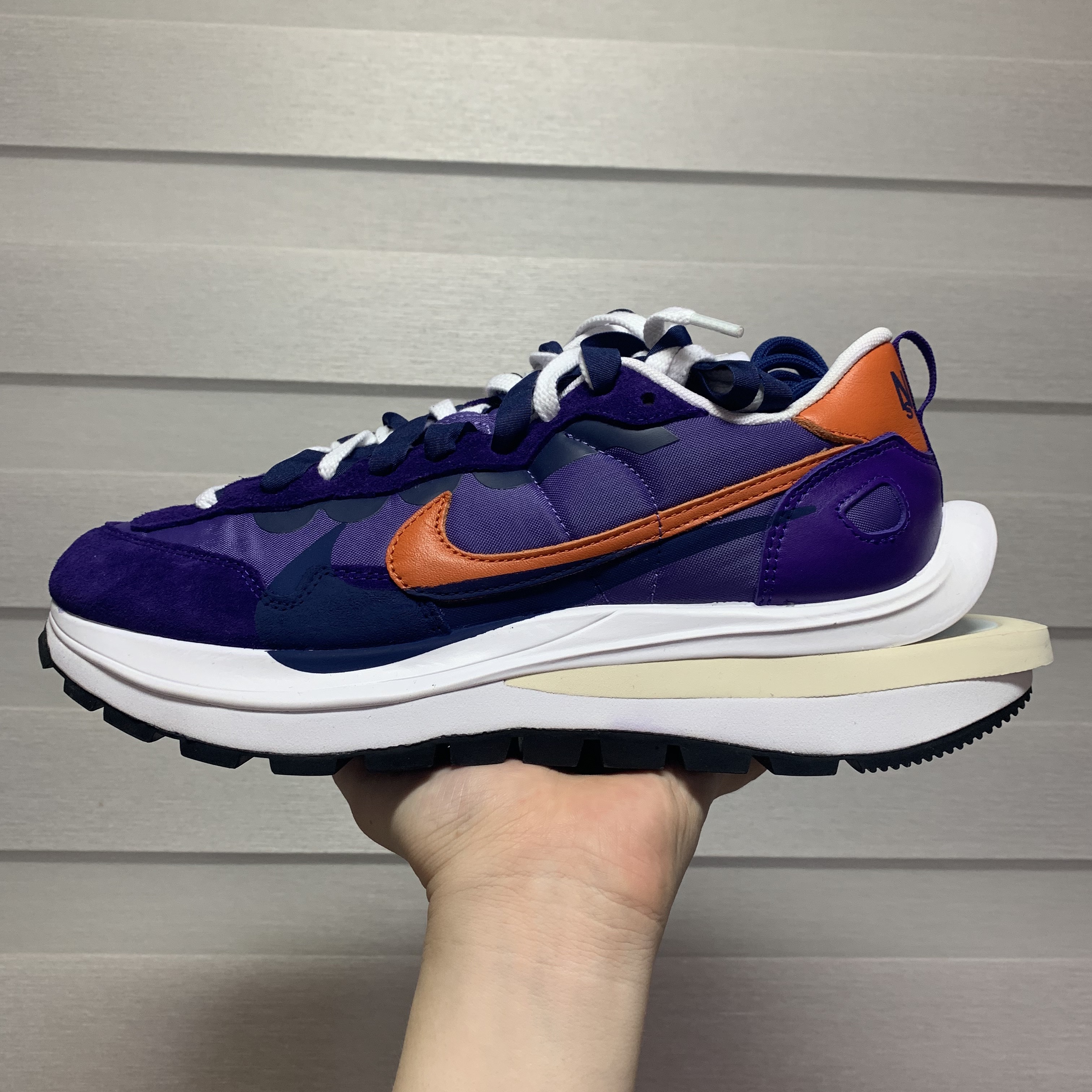 Nike x Sacai VaporWaffle Dark Iris 착용 스타일