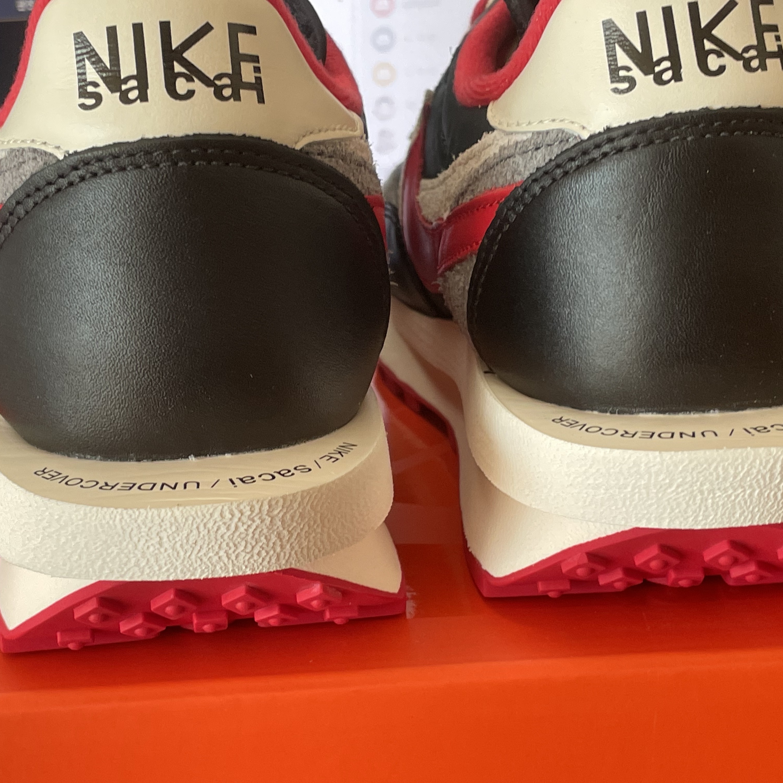 Nike x Sacai x Undercover LDWaffle Midnight Spruce University Red 착용 스타일 - 2