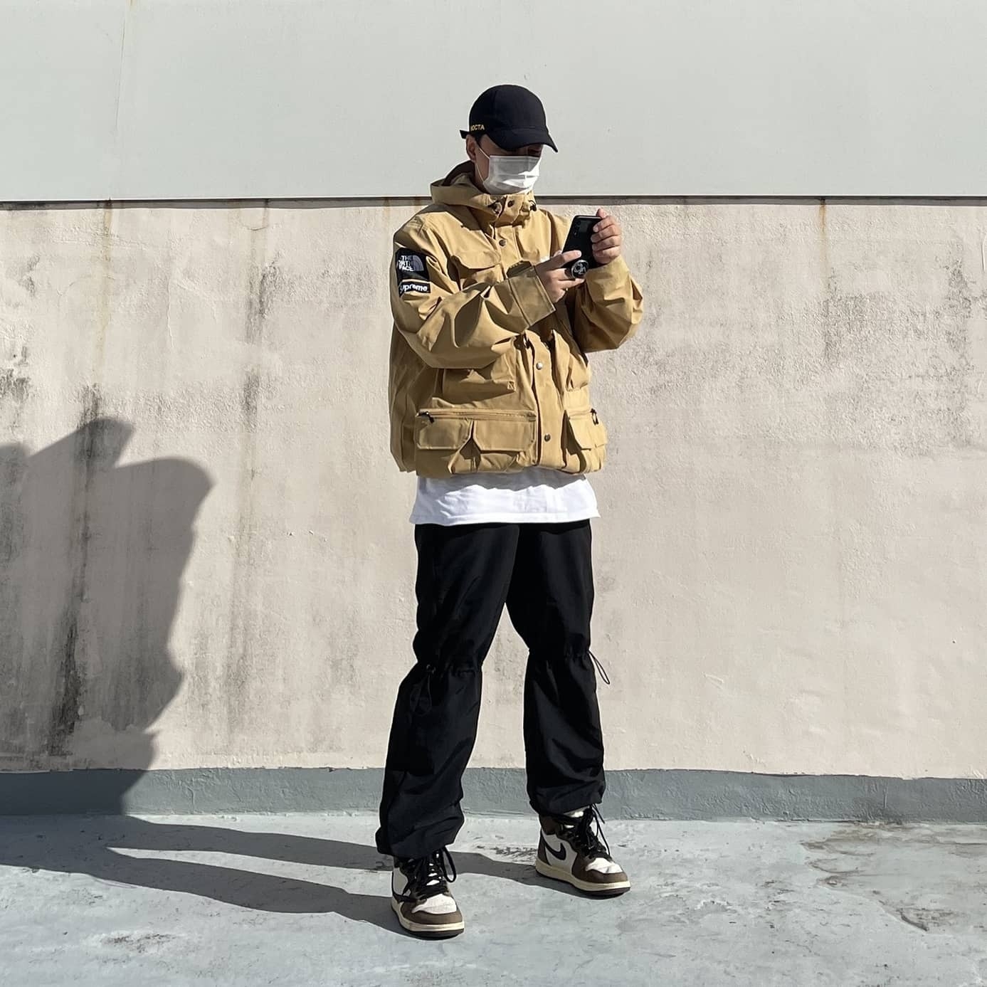 Jordan 1 x Travis Scott Retro High OG SP Mocha, Nike x Drake Nocta Essential Cap Black 착용 스타일 - 2