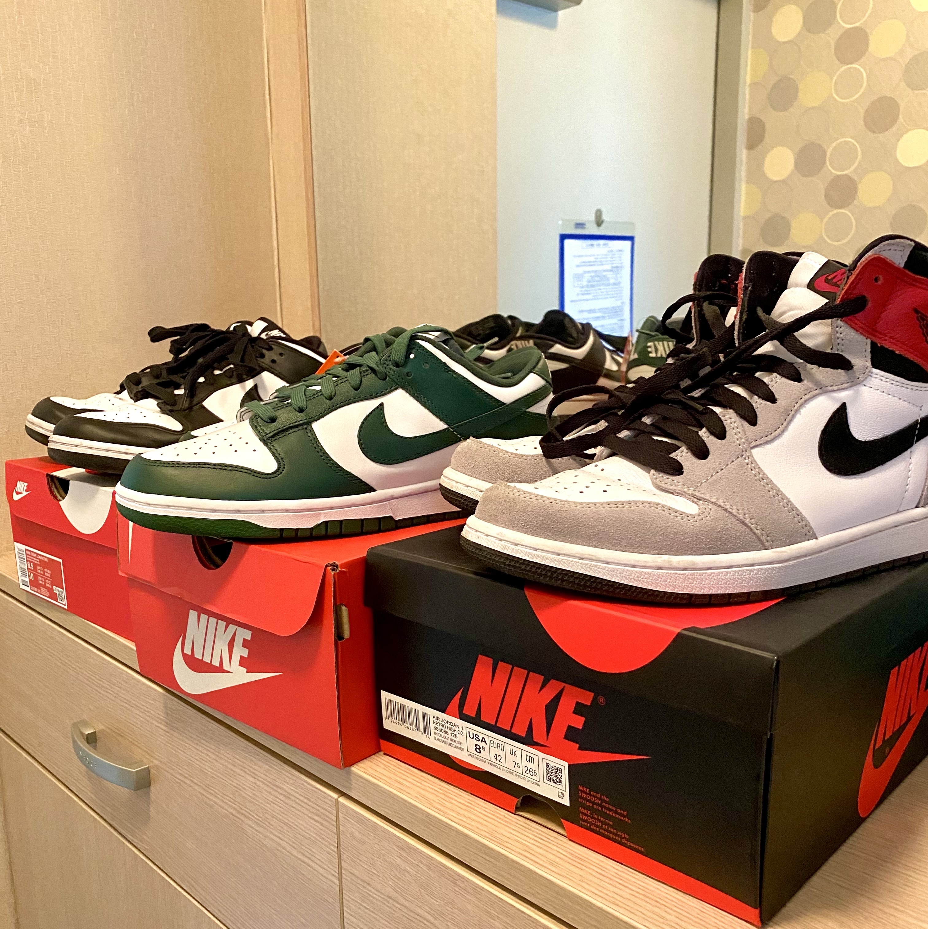 Jordan 1 Retro High OG Light Smoke Grey, Nike Dunk Low Retro Black 착용 스타일