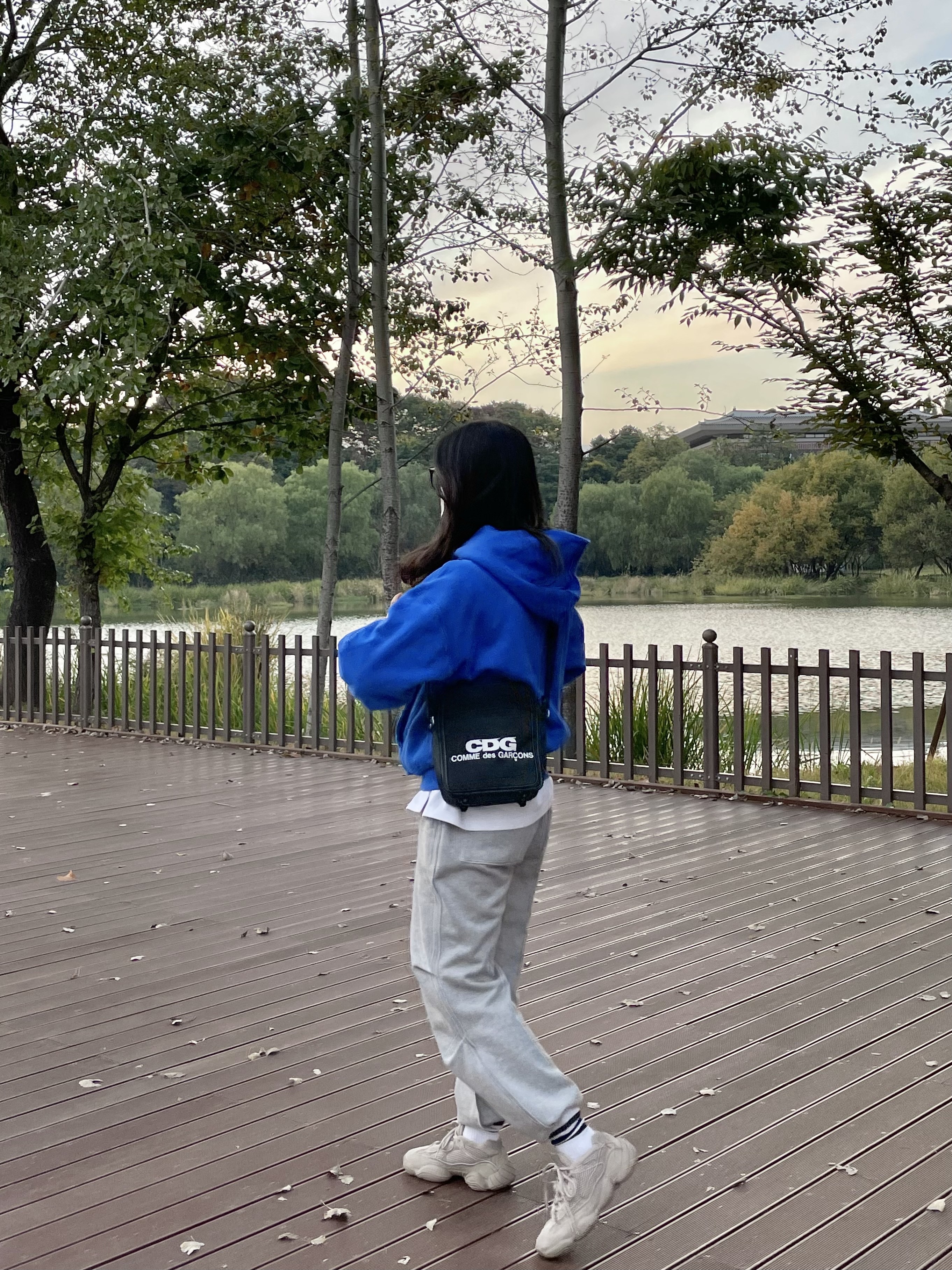 Yeezy Gap Hoodie Blue, Adidas Yeezy 500 Taupe Light 착용 스타일 - 2