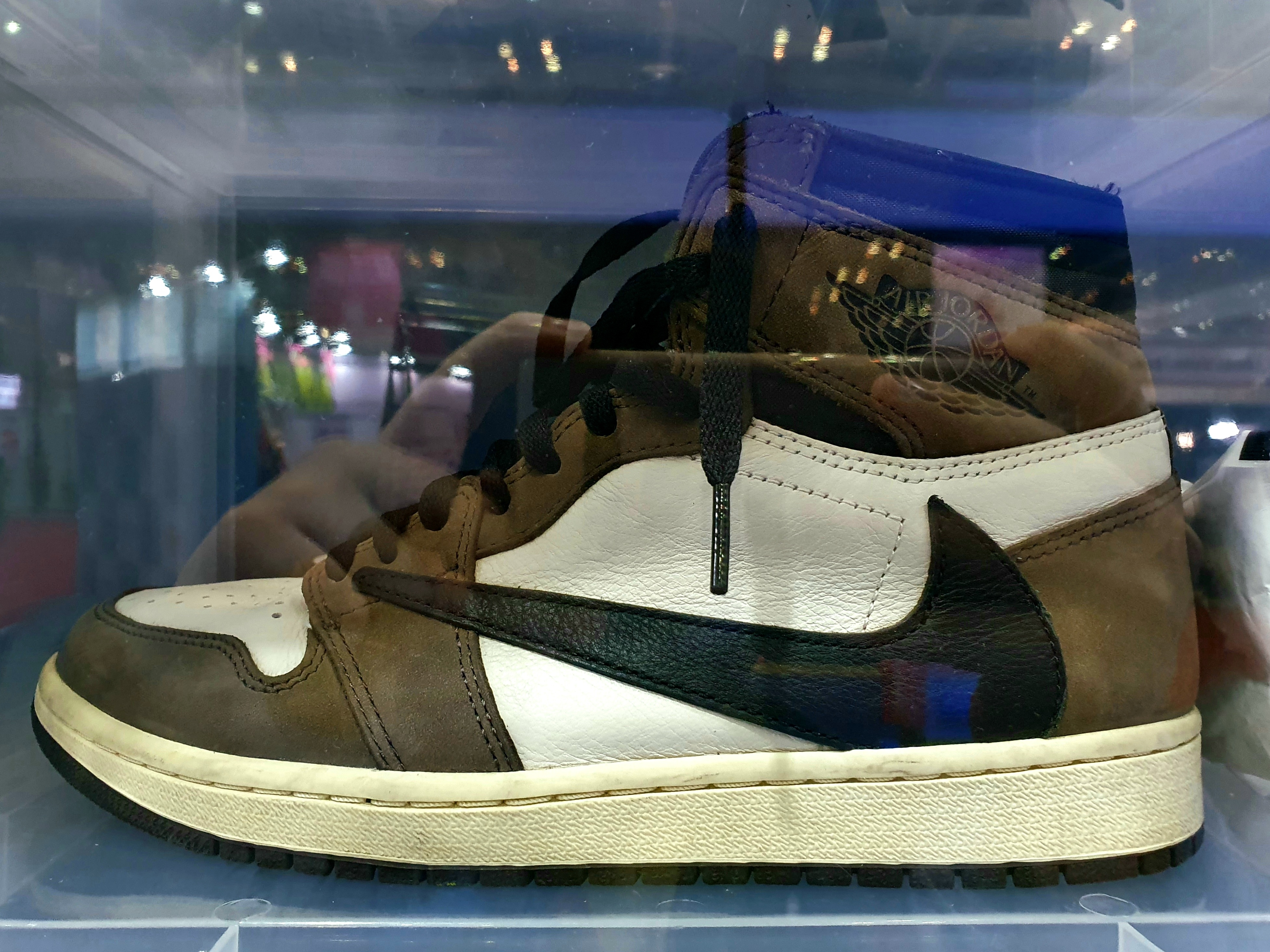 Jordan 1 x Travis Scott Retro High OG SP Mocha, Jordan 6 x Travis Scott Retro SP British Khaki 착용 스타일 - 1