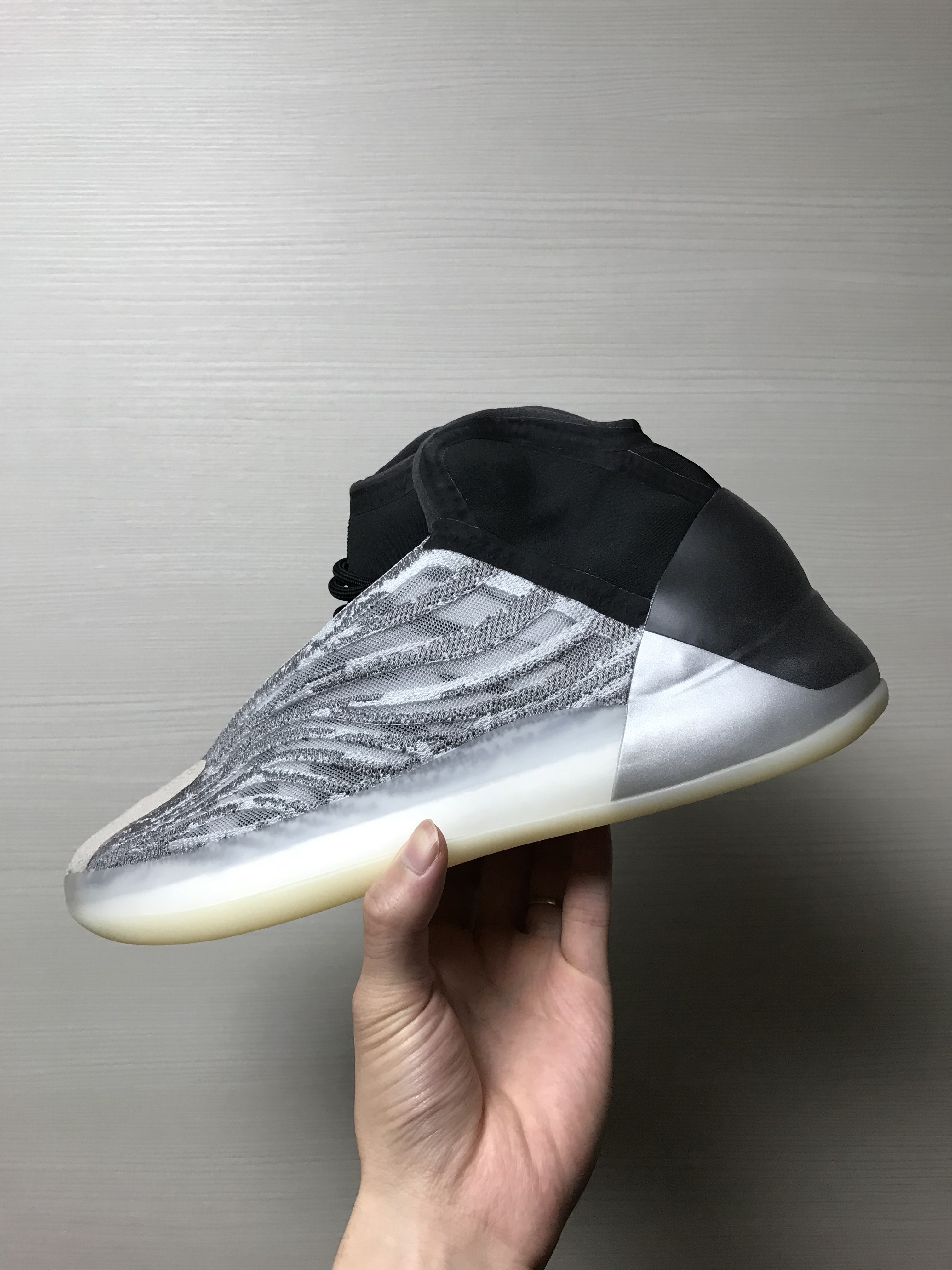 Adidas Yeezy QNTM Lifestyle 착용 스타일 - 1