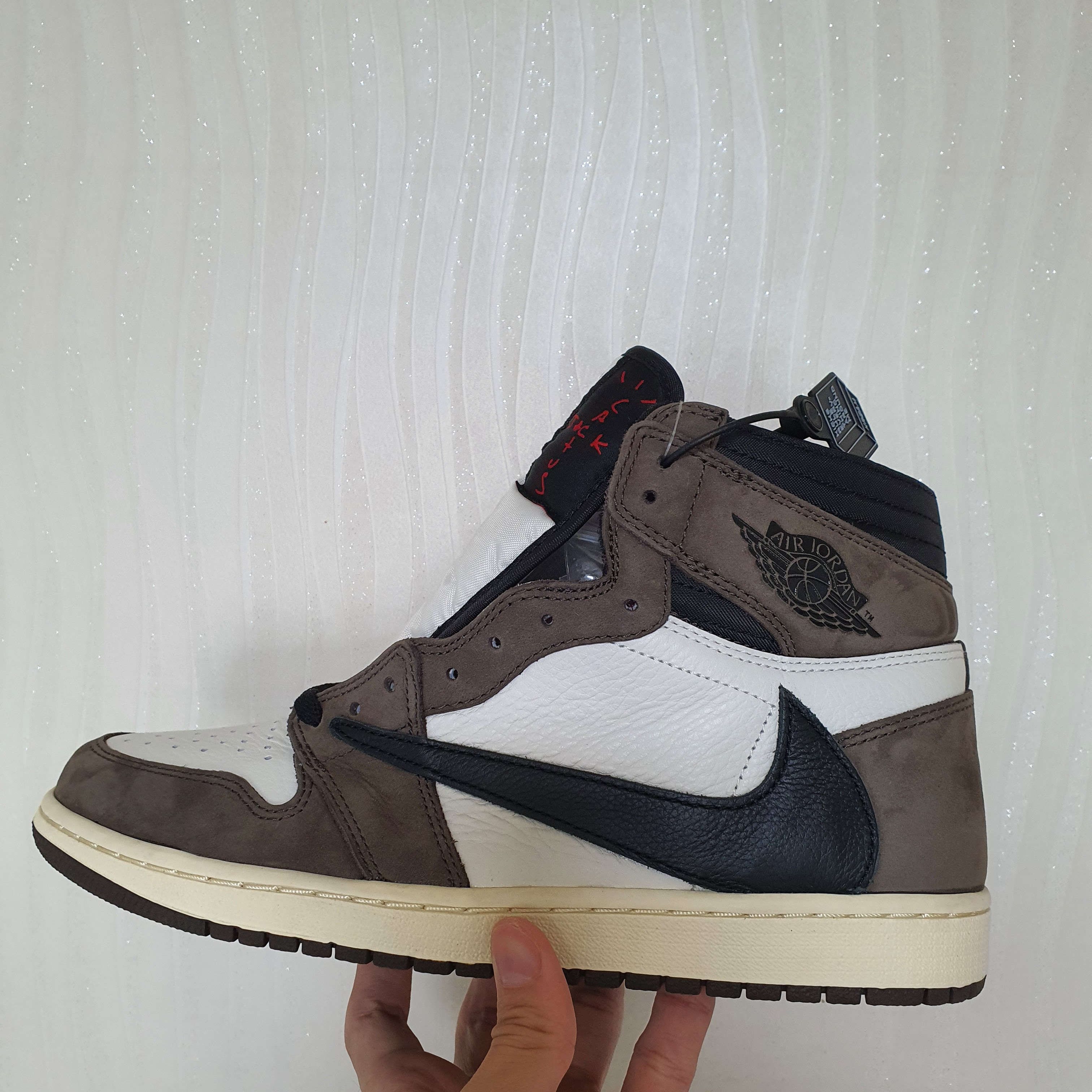 Jordan 1 x Travis Scott Retro High OG SP Mocha 착용 스타일