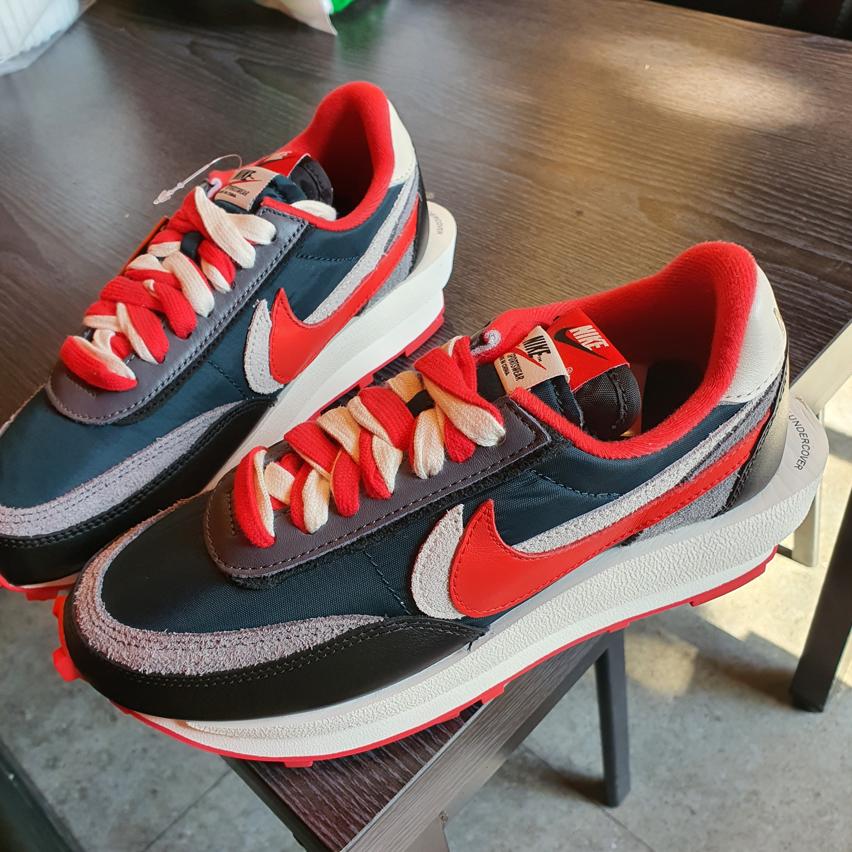 Nike x Sacai x Undercover LDWaffle Midnight Spruce University Red 착용 스타일