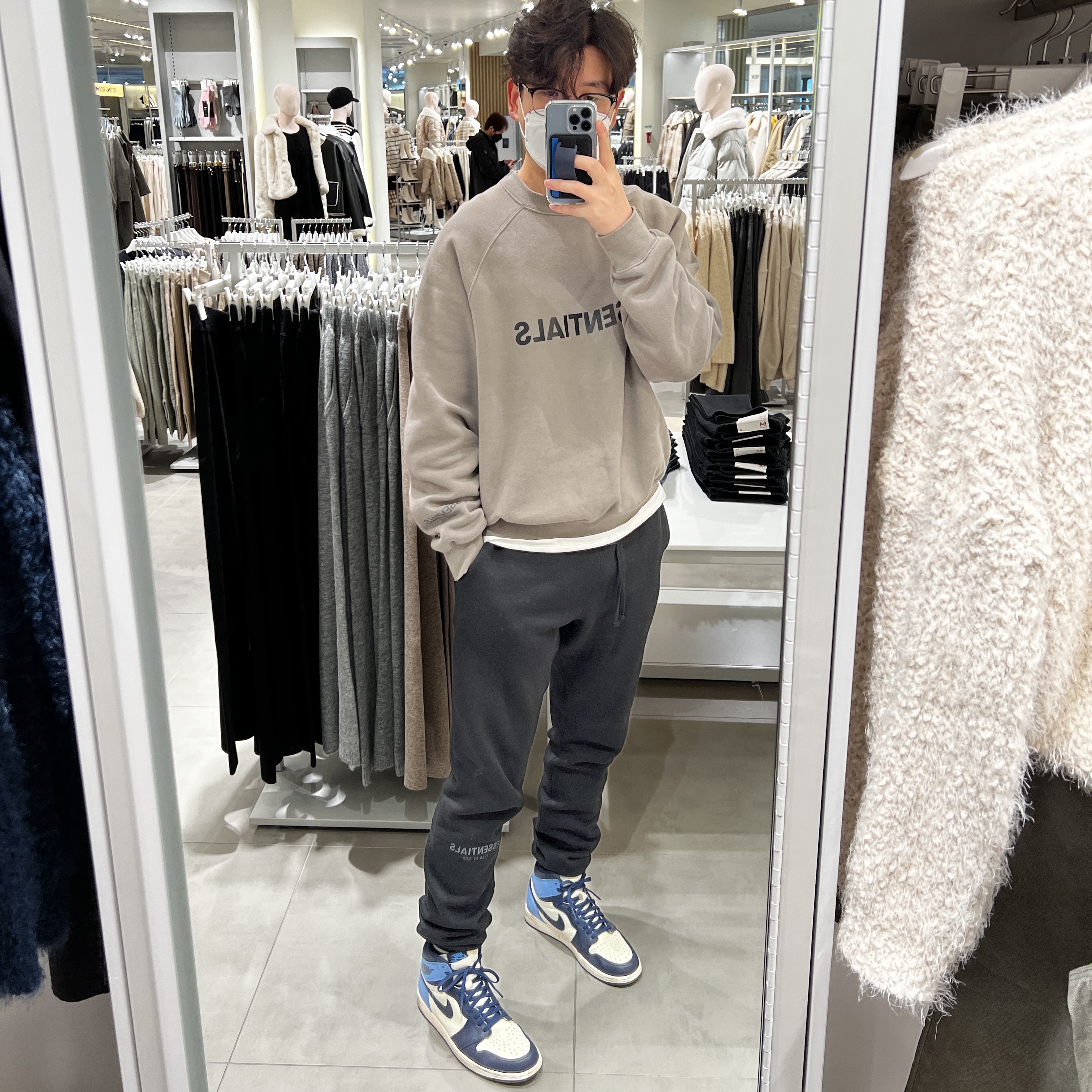 Jordan 1 Retro High Obsidian UNC, Essentials Sweatpants Black - 21SS 착용 스타일