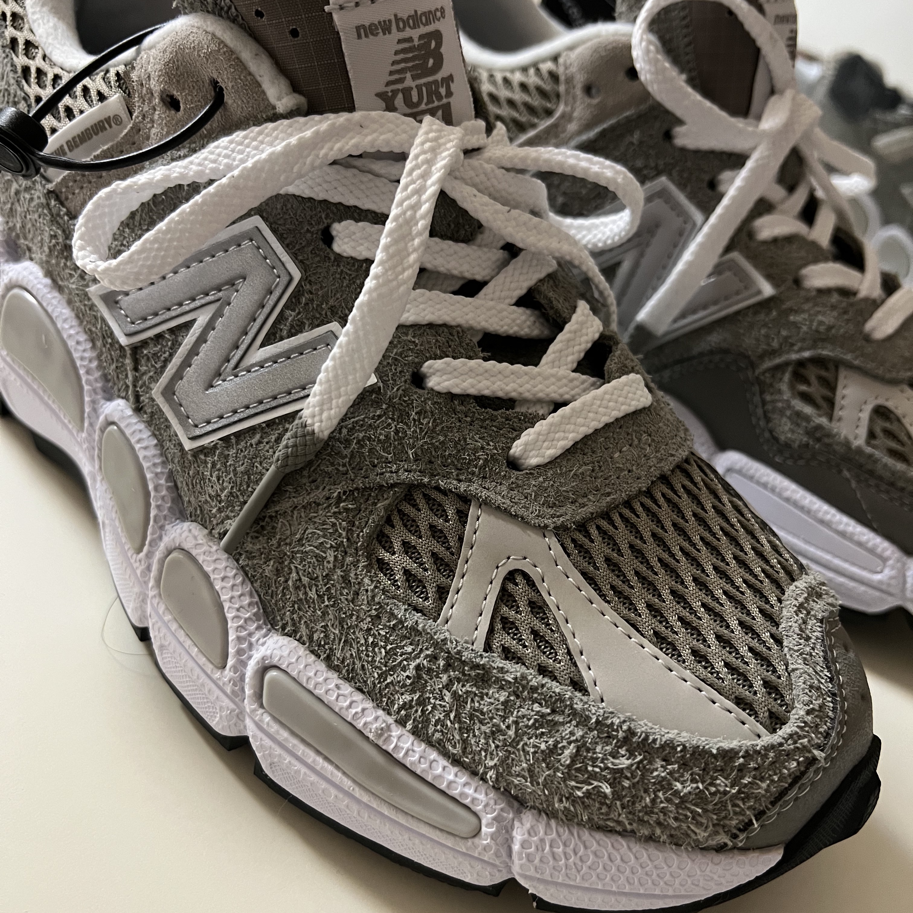 New Balance x Salehe Bembury 574 Yurt Shark Skin 착용 스타일 - 1