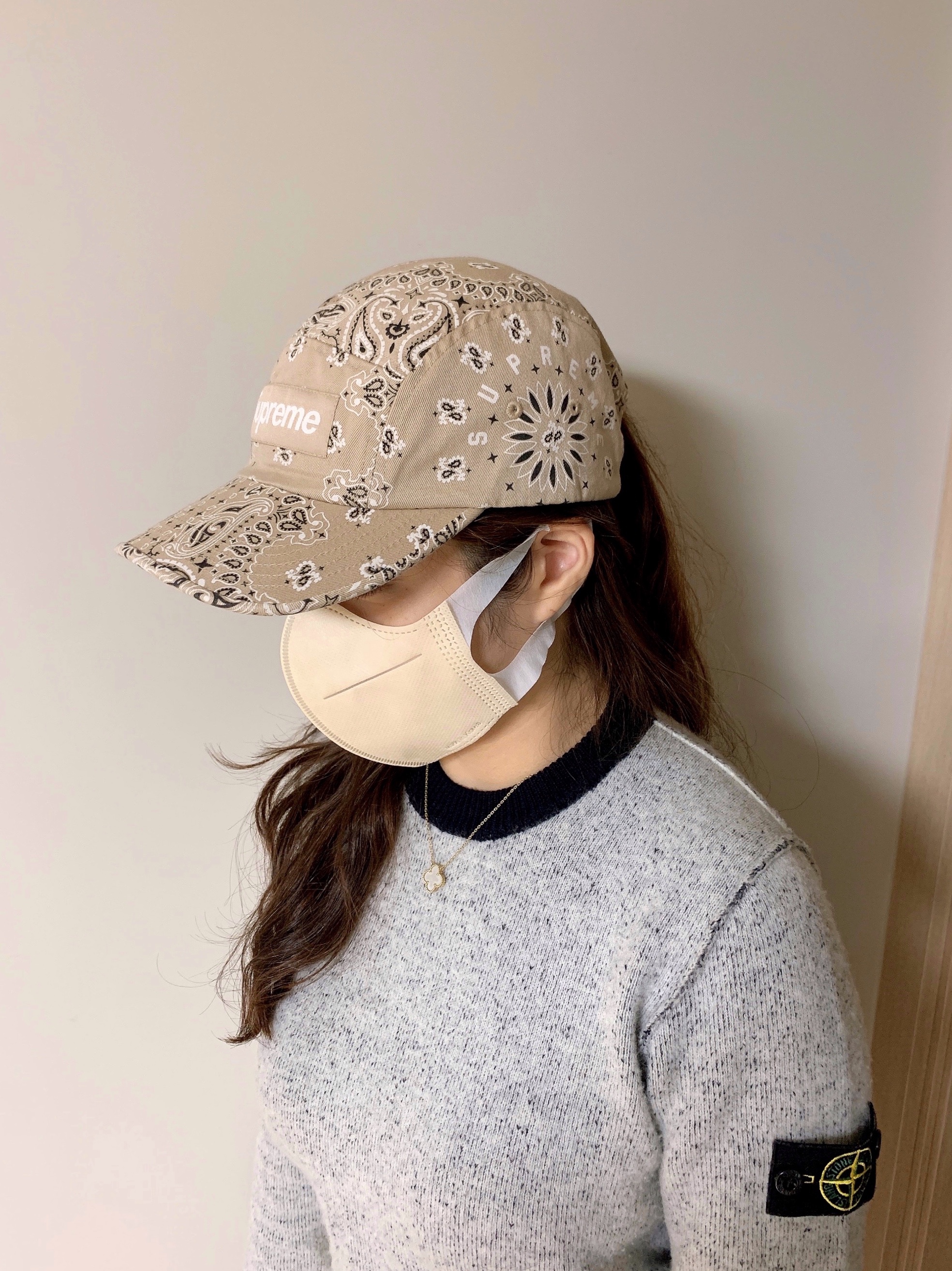 Supreme Bandana Camp Cap Tan - 21SS, Supreme Bandana Camp Cap Black - 21SS 착용 스타일 - 1