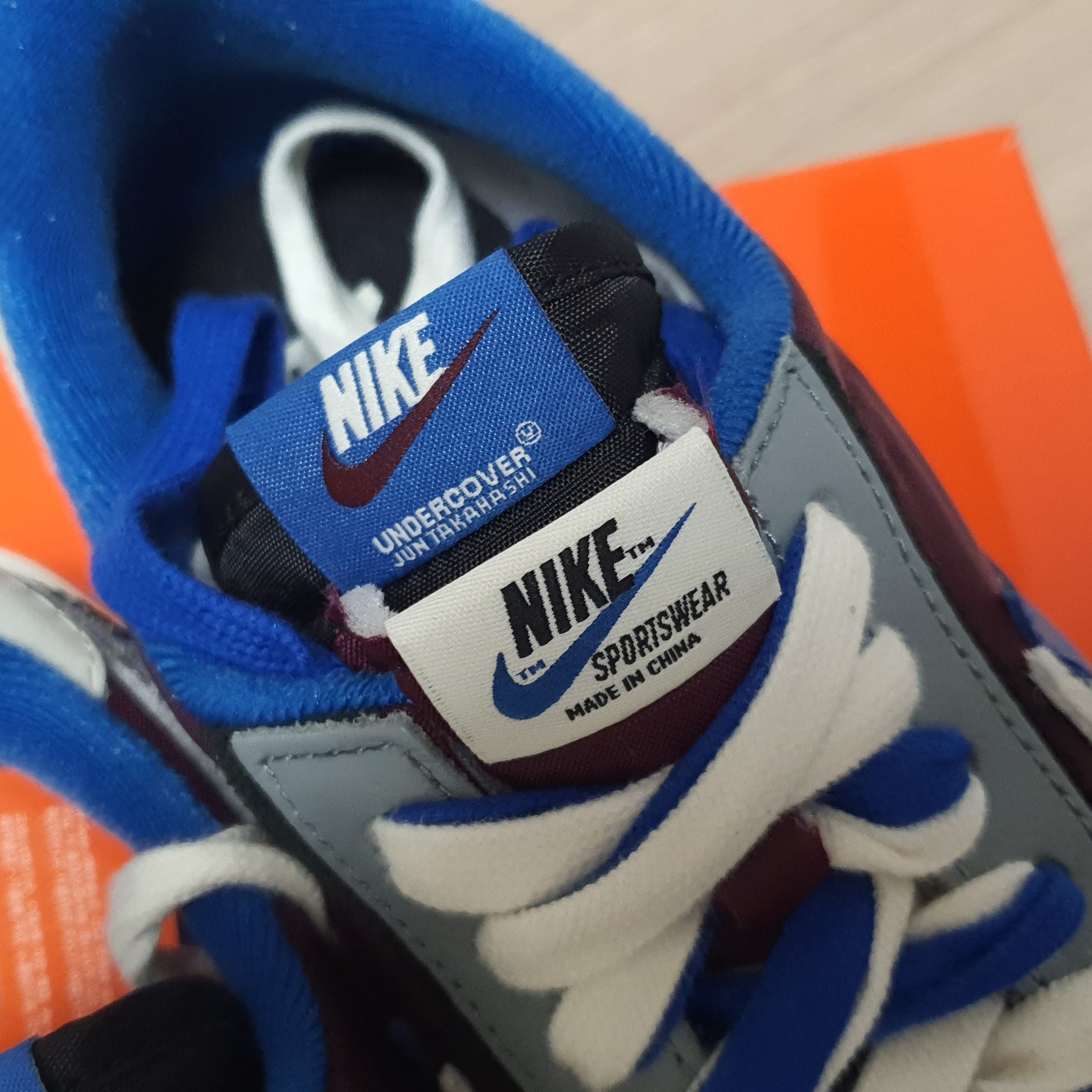 Nike x Sacai x Undercover LDWaffle Night Maroon Team Royal 착용 스타일 - 3