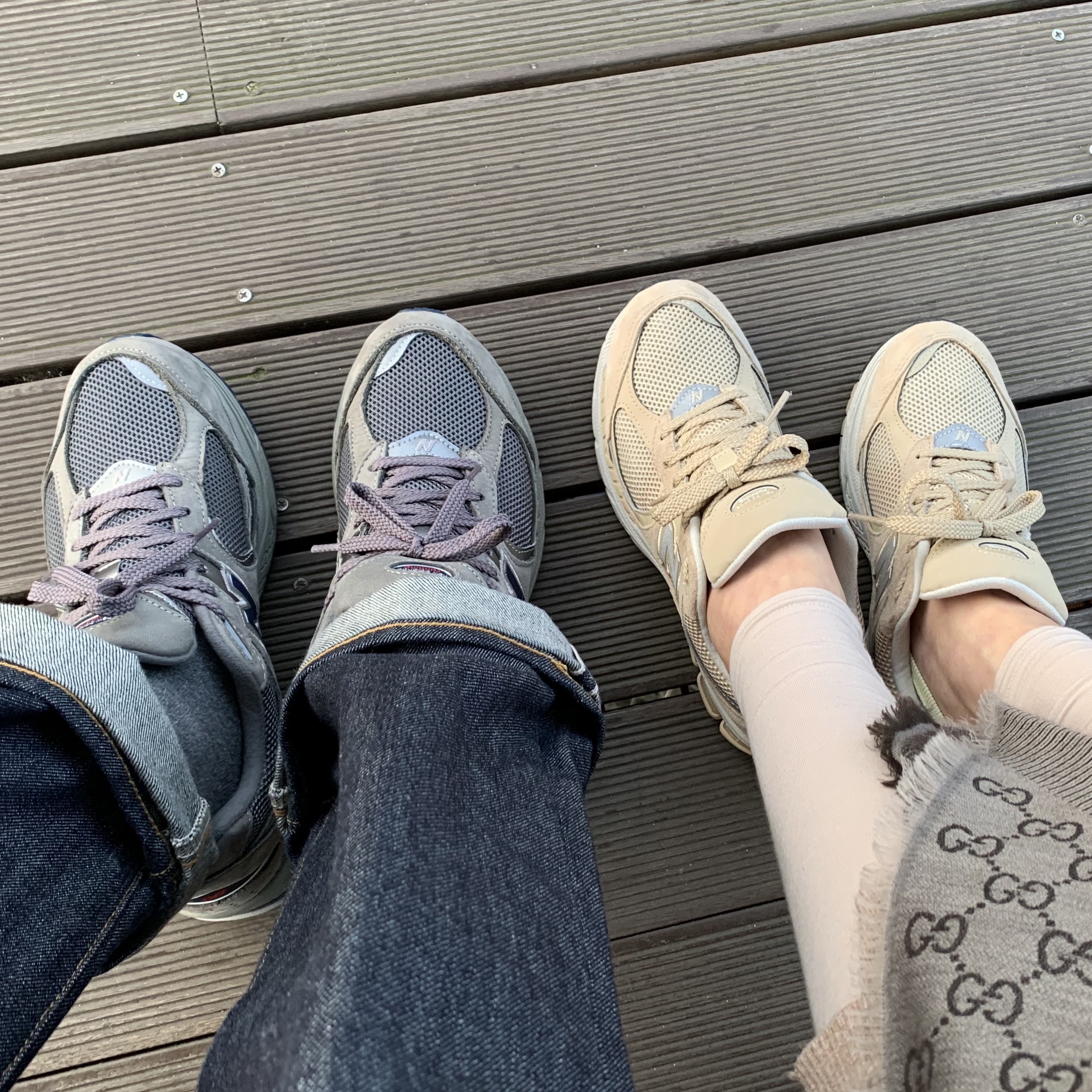 New Balance 2002R Gray, New Balance 2002R T2 Beige 착용 스타일 - 3