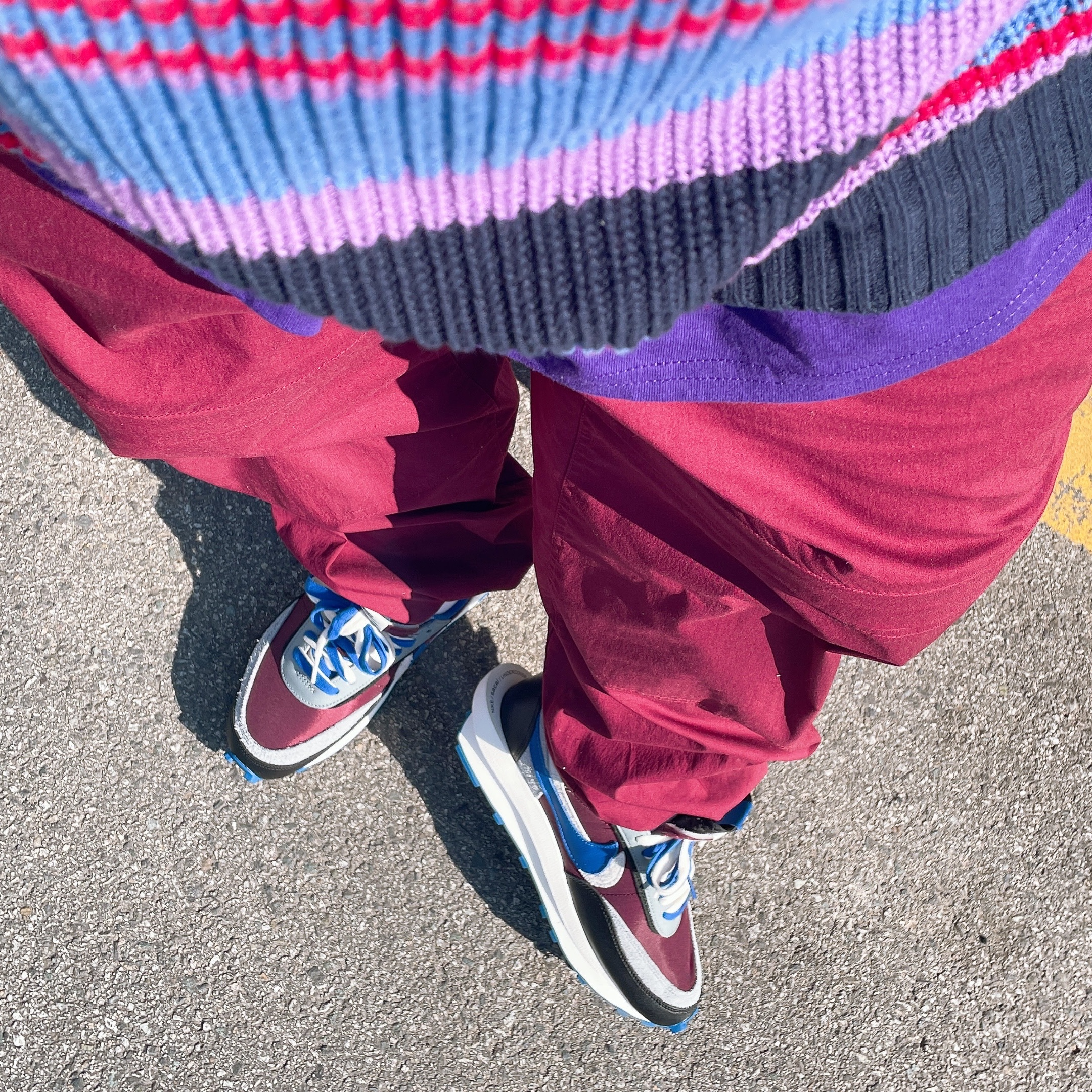 Nike x Sacai x Undercover LDWaffle Night Maroon Team Royal 착용 스타일 - 3