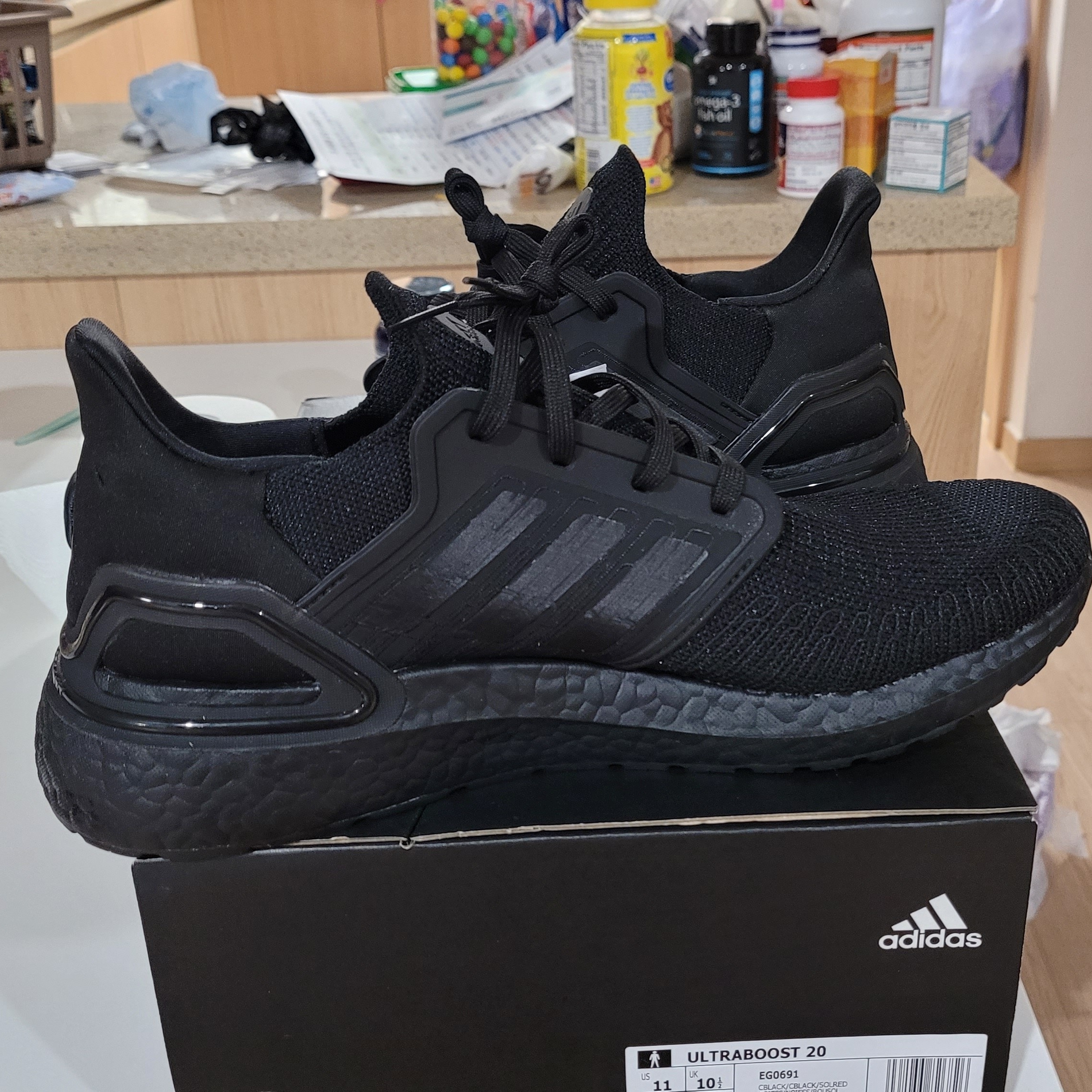 Adidas Ultraboost 20 Triple Black 착용 스타일 - 3