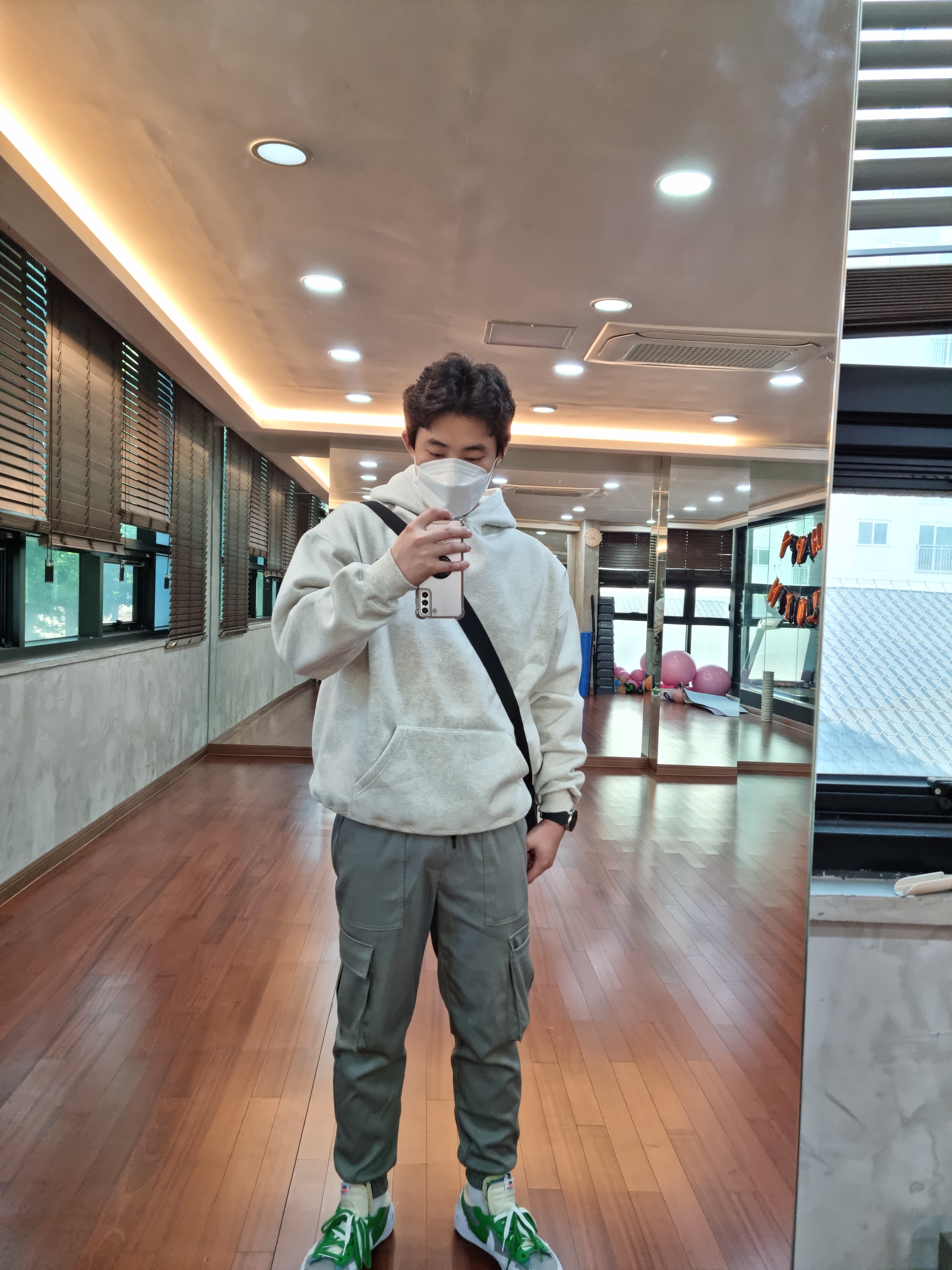 IAB Studio Hoodie Oatmeal Gray - 21SS, Nike x Sacai Blazer Low Classic Green 착용 스타일 - 2