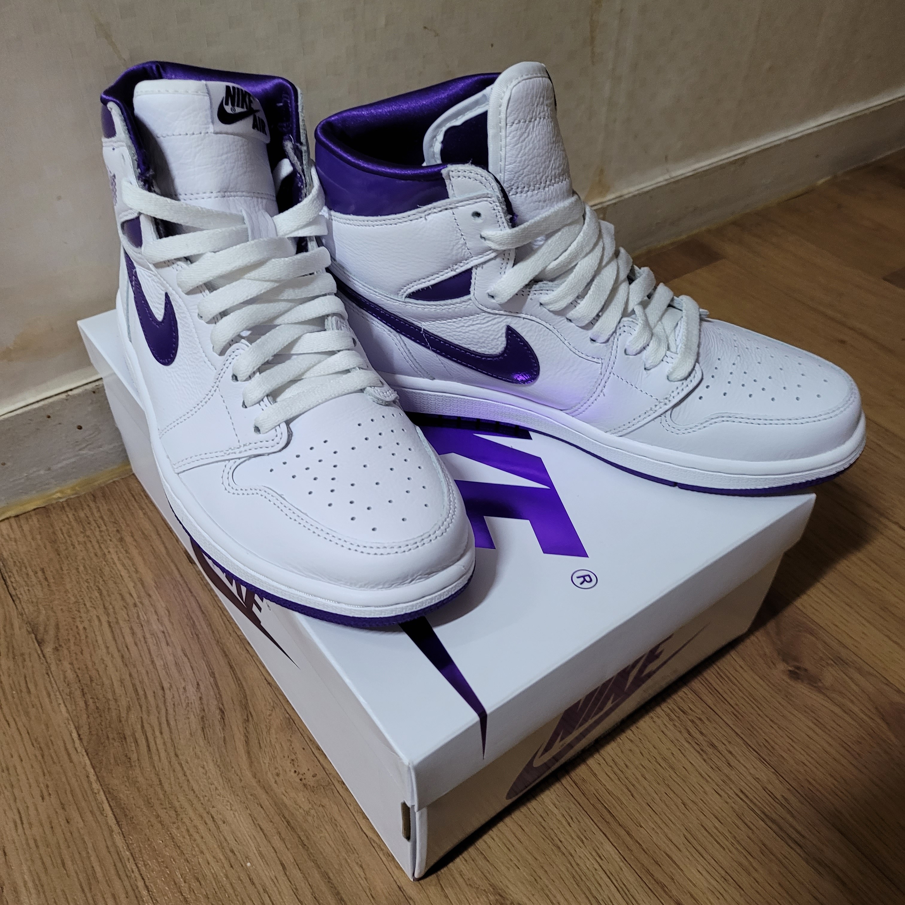 (W) Jordan 1 High OG Court Purple 착용 스타일 - 3