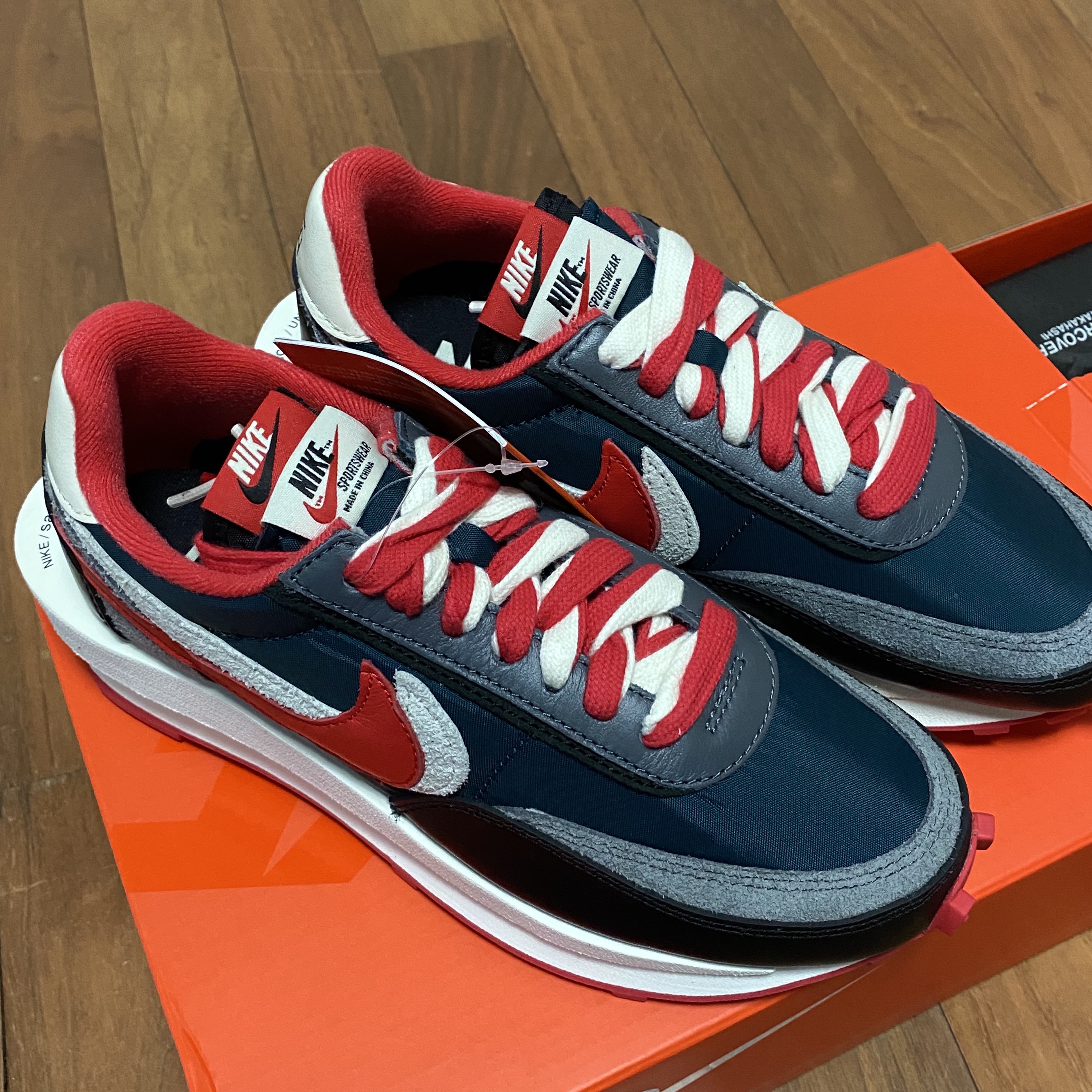Nike x Sacai x Undercover LDWaffle Midnight Spruce University Red 착용 스타일 - 2