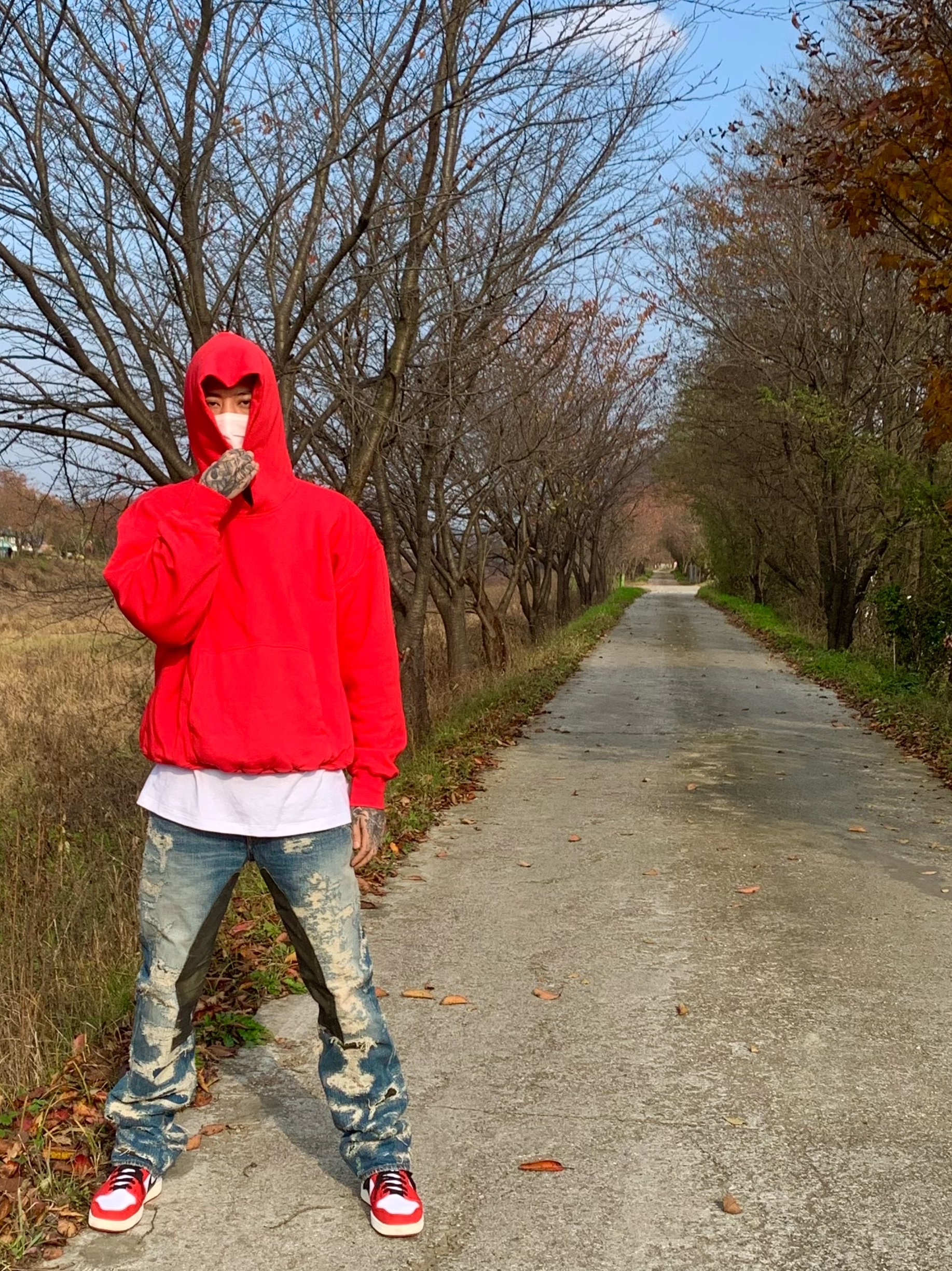 Jordan 1 KO Chicago 2021, Yeezy Gap Hoodie Red 착용 스타일 - 5