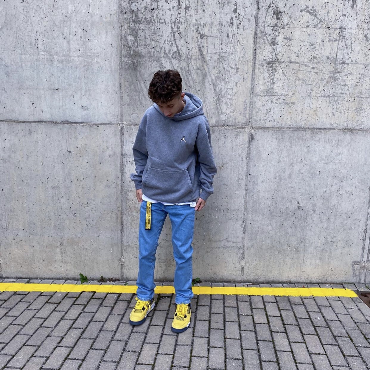 Jordan 4 Retro Tour Yellow 착용 스타일 - 3