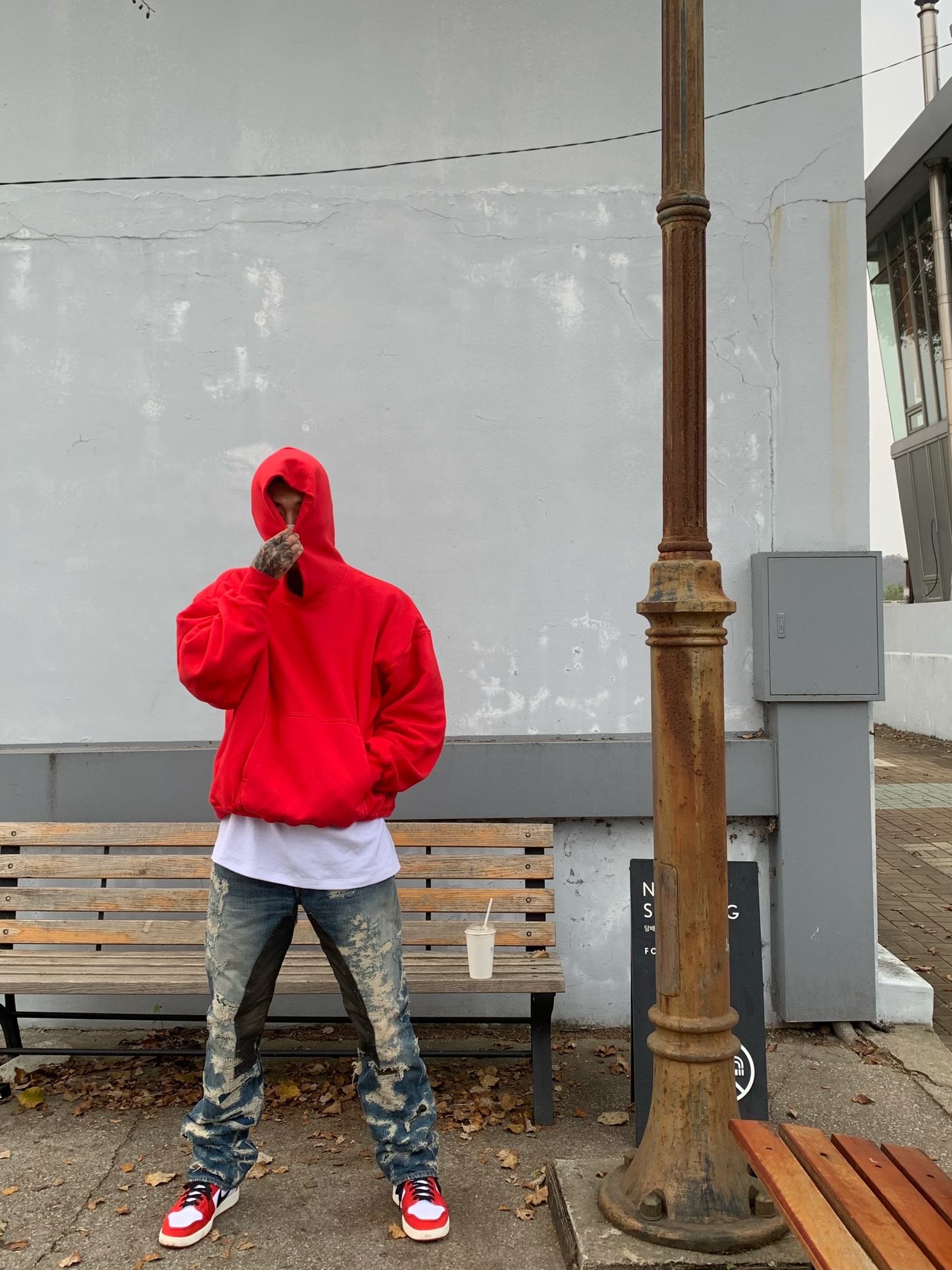 Jordan 1 KO Chicago 2021, Yeezy Gap Hoodie Red 착용 스타일 - 1