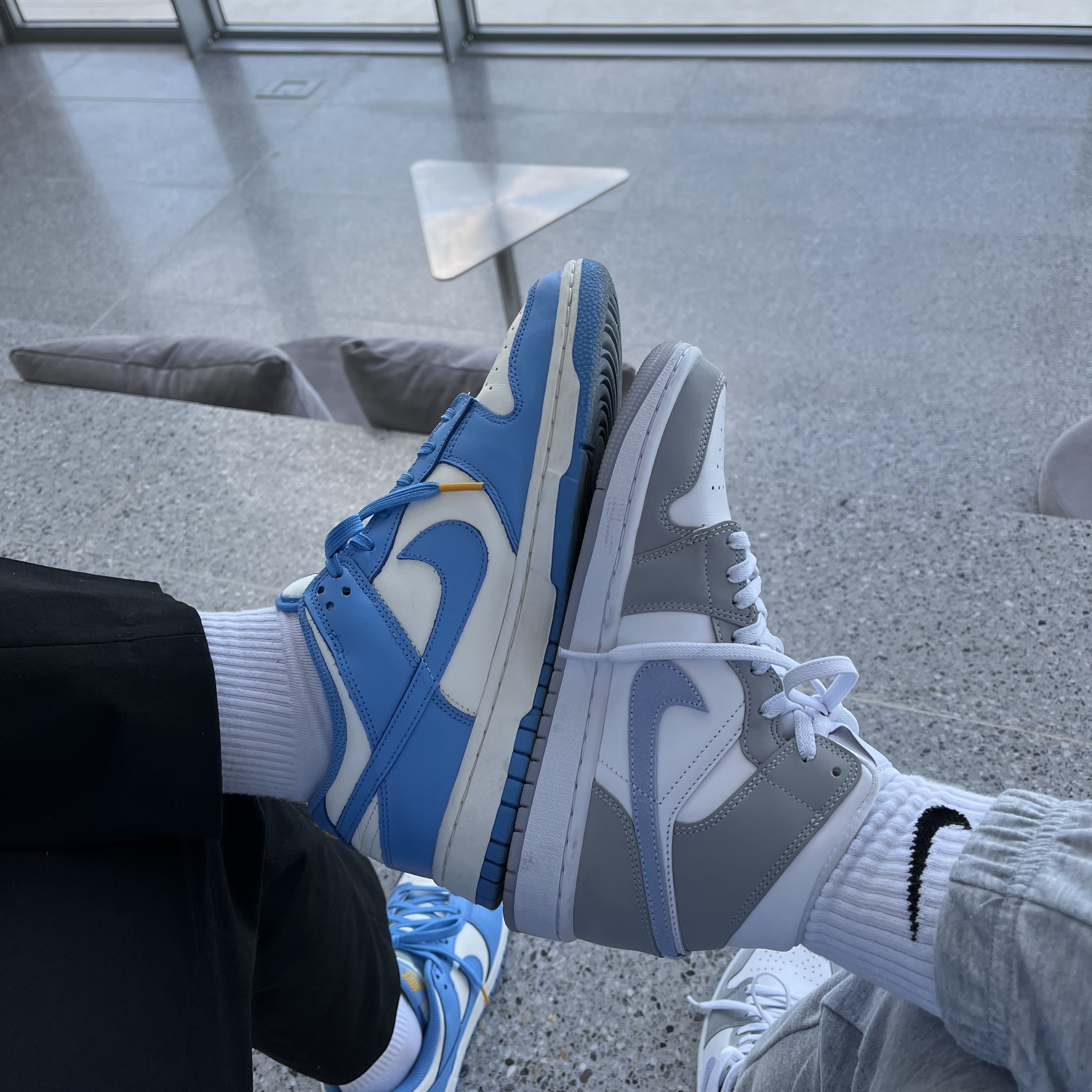 (W) Nike Dunk Low Coast, (W) Jordan 1 Mid Wolf Grey 착용 스타일