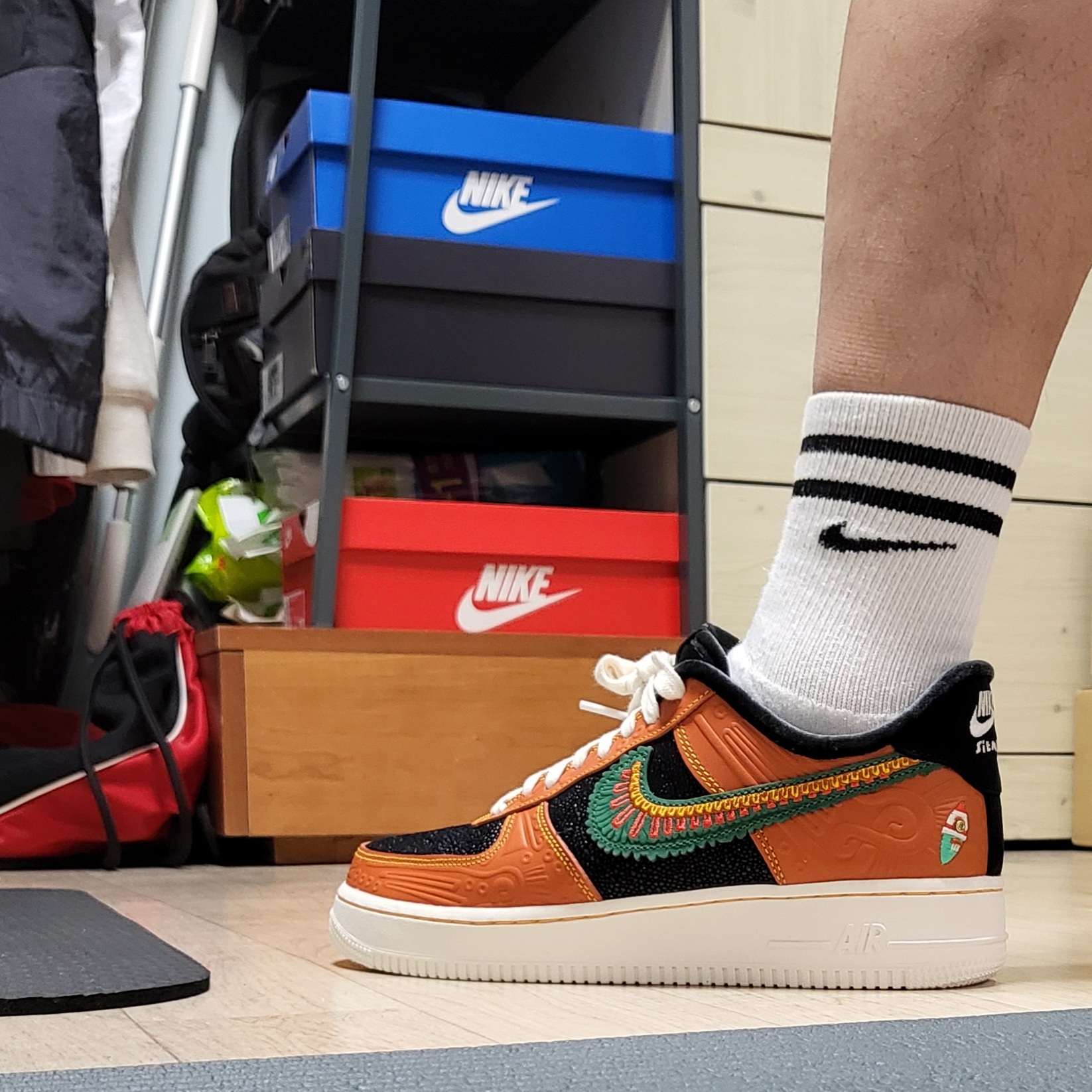 Nike Air Force 1 '07 LX Siempre Familia 착용 스타일
