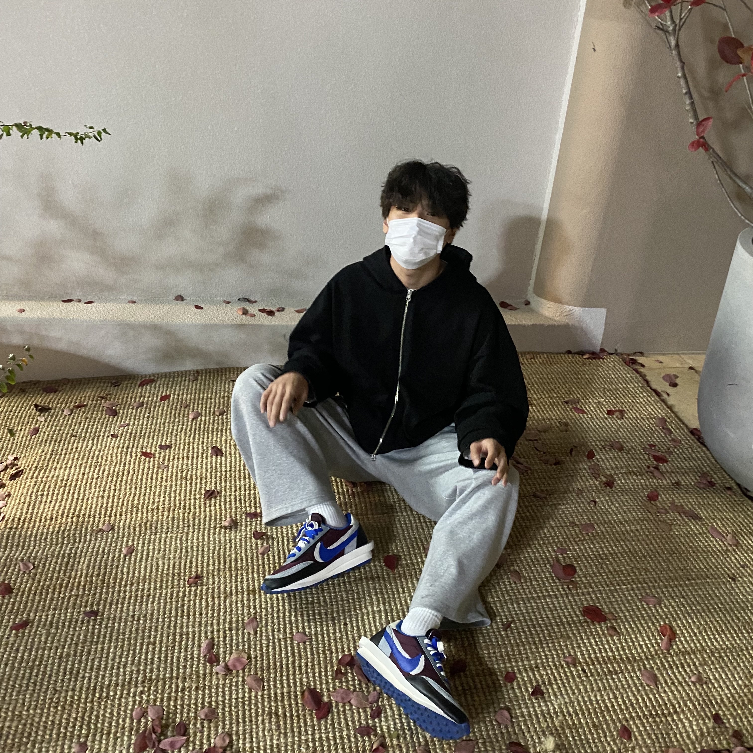 Nike x Sacai x Undercover LDWaffle Night Maroon Team Royal 착용 스타일