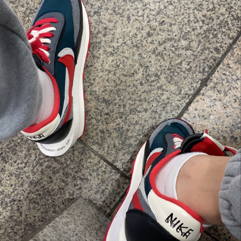 Nike x Sacai x Undercover LDWaffle Midnight Spruce University Red 착용 스타일