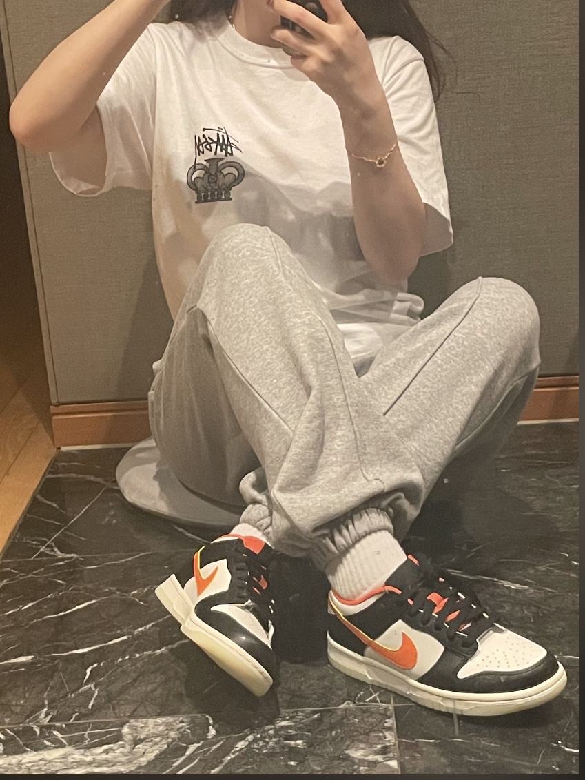 Stussy One World T-Shirt White, (GS) Nike Dunk Low PRM Halloween 착용 스타일 - 1