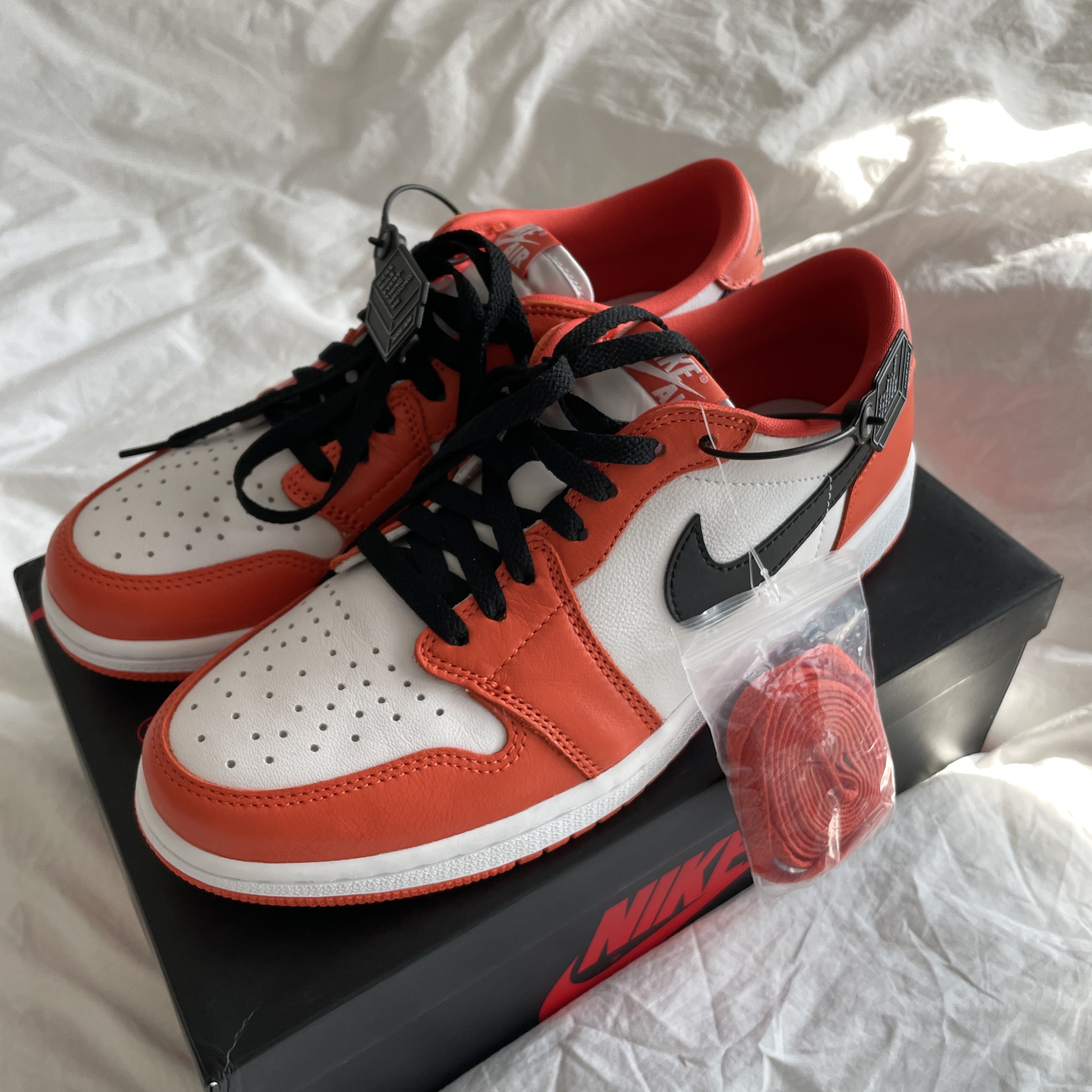 Jordan 1 Low OG Starfish 착용 스타일 - 1