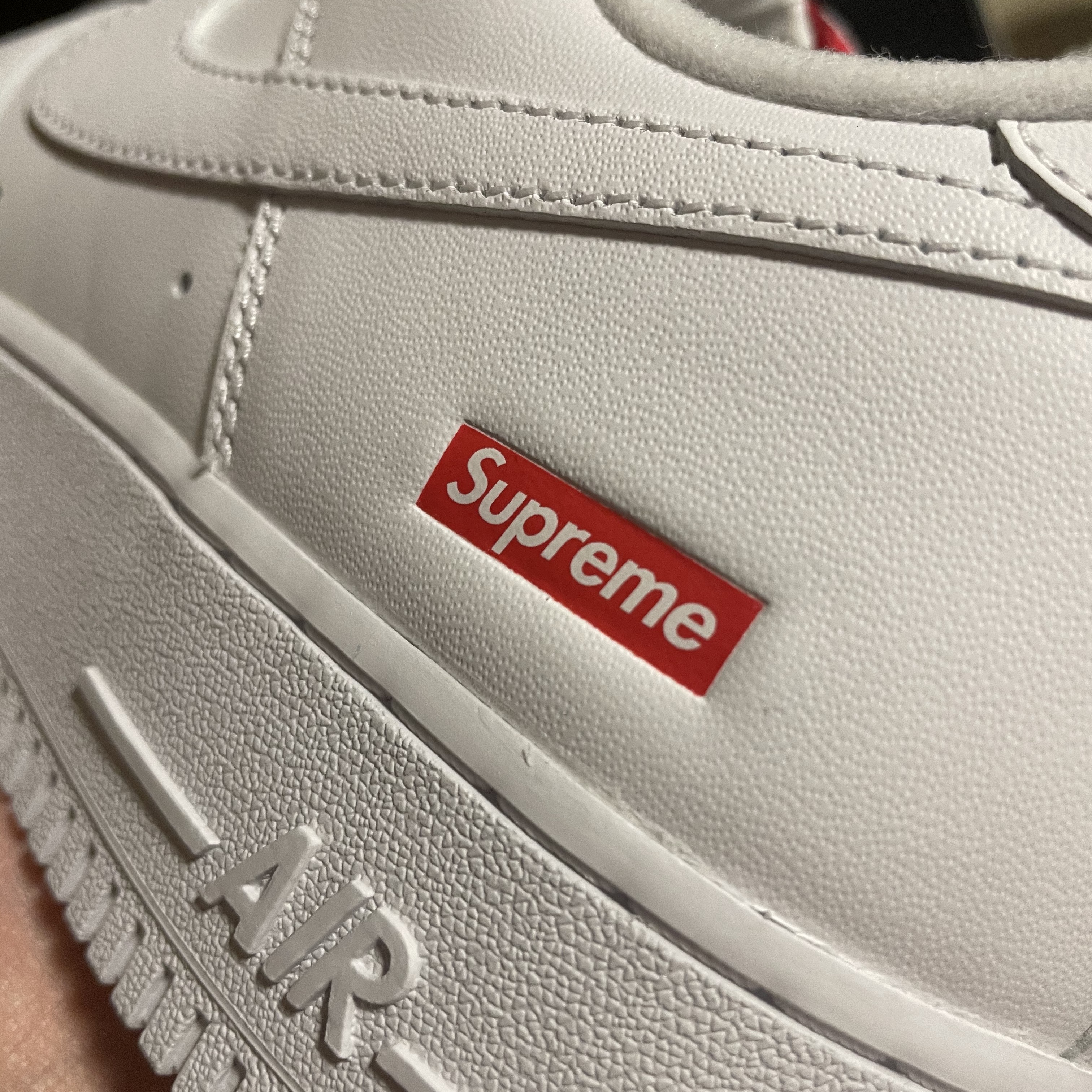 Nike x Supreme Air Force 1 Low White 착용 스타일