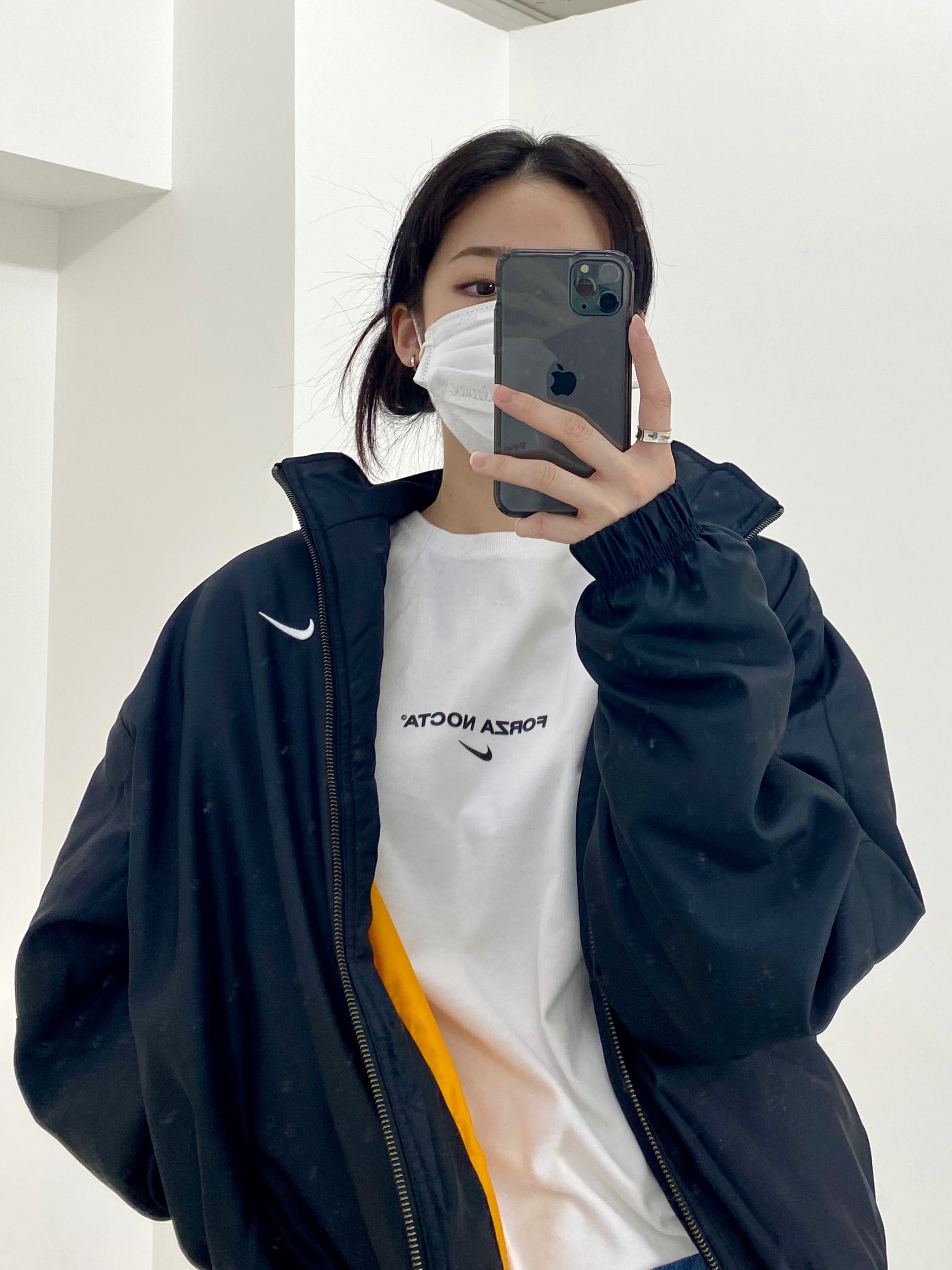 Nike NRG Solo Swoosh Satin Bomber Jacket Black Kumquat - Asia, Nike NRG Solo Swoosh Satin Bomber Jacket Black Kumquat - US/EU 착용 스타일 - 1