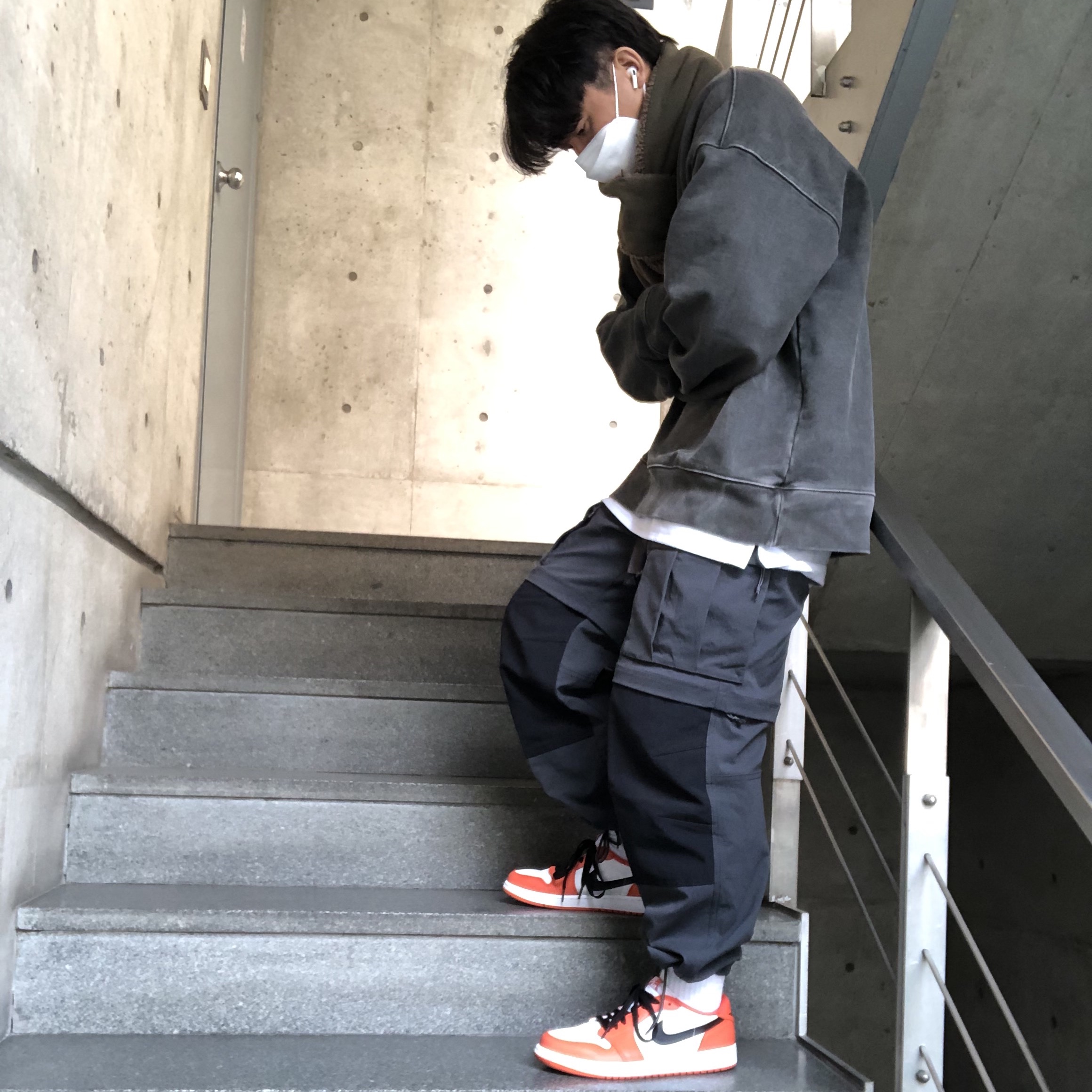 Jordan 1 Low OG Starfish, Nike ACG Smith Summit Cargo Pants Dark Smoke Grey - Asia 착용 스타일 - 1