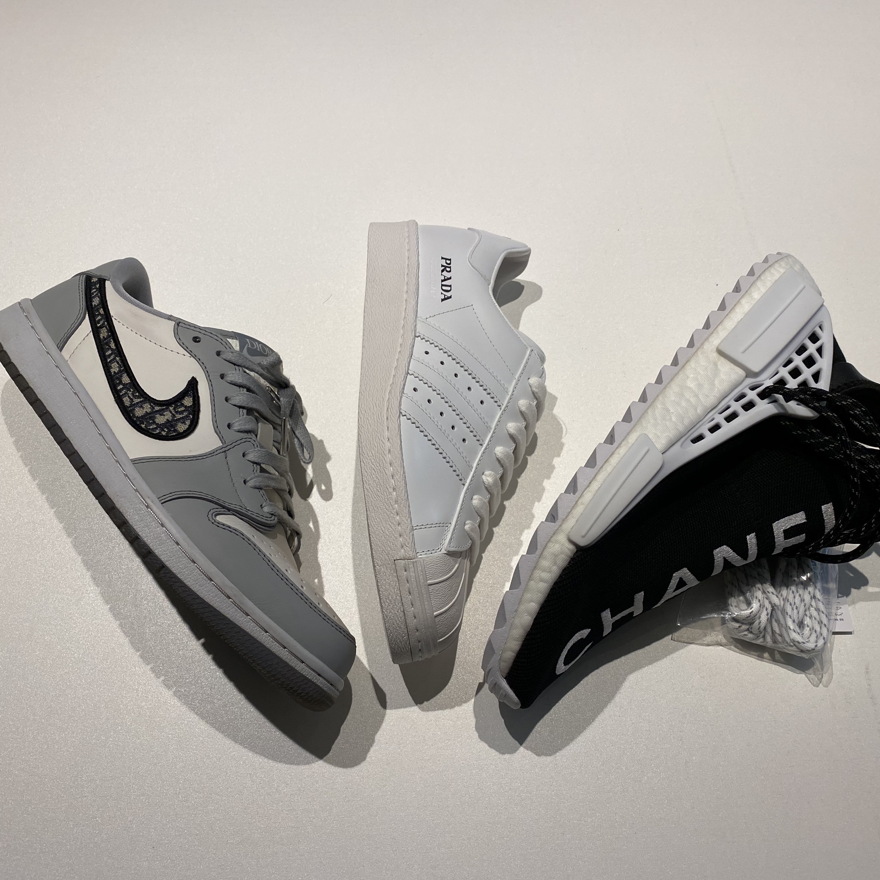 Jordan 1 x Dior Low OG, Adidas x Prada Superstar White Black 착용 스타일