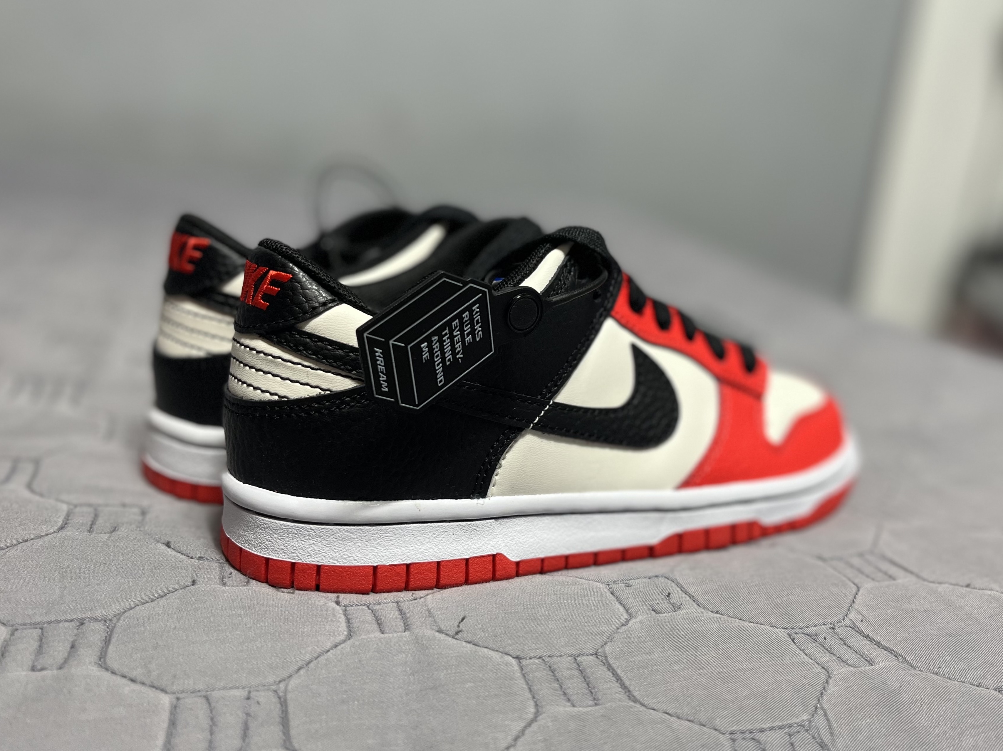 (GS) Nike x NBA Dunk Low Black and Chile Red, Nike x NBA Dunk Low Retro EMB Black and Chile Red 착용 스타일 - 2