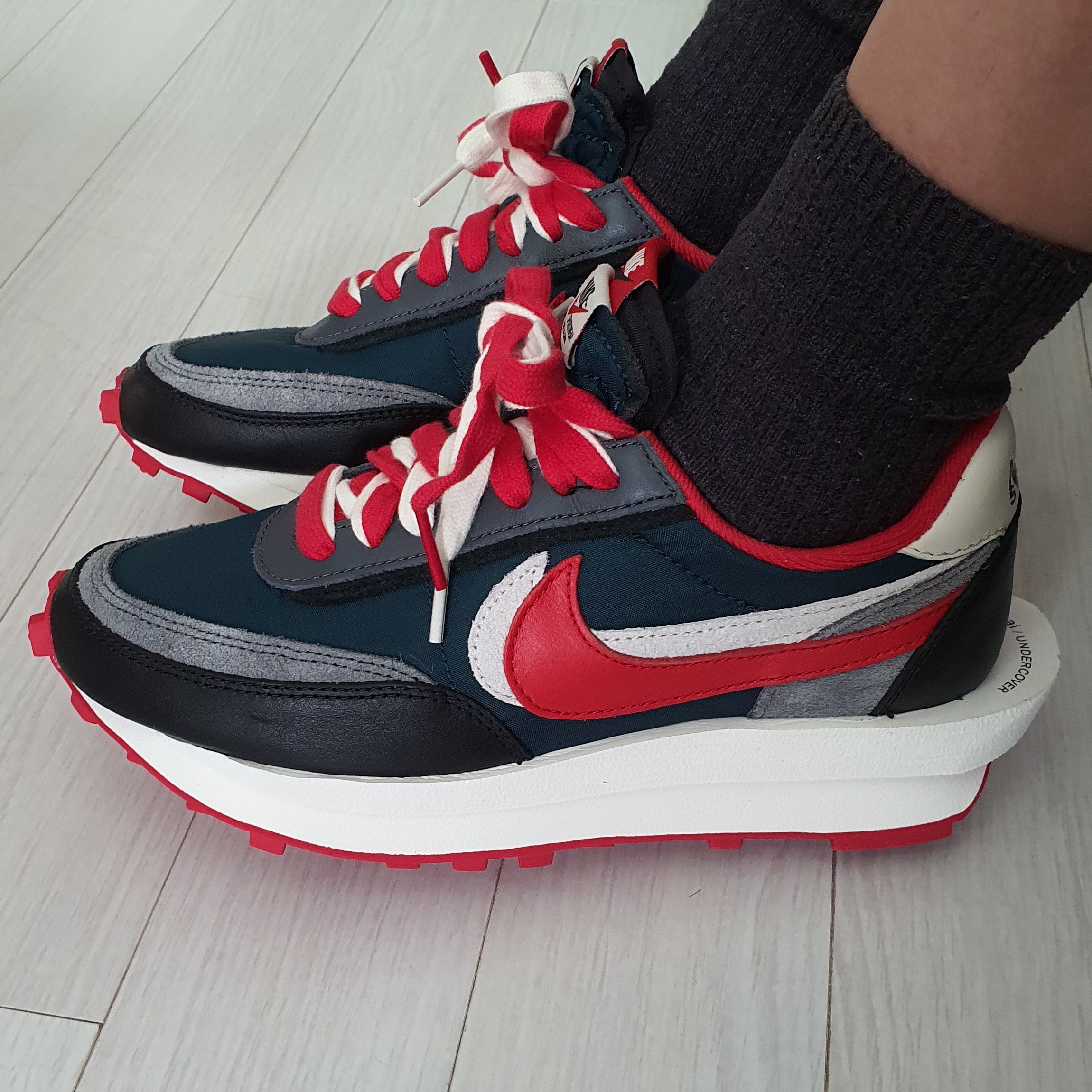 Nike x Sacai x Undercover LDWaffle Midnight Spruce University Red 착용 스타일 - 1