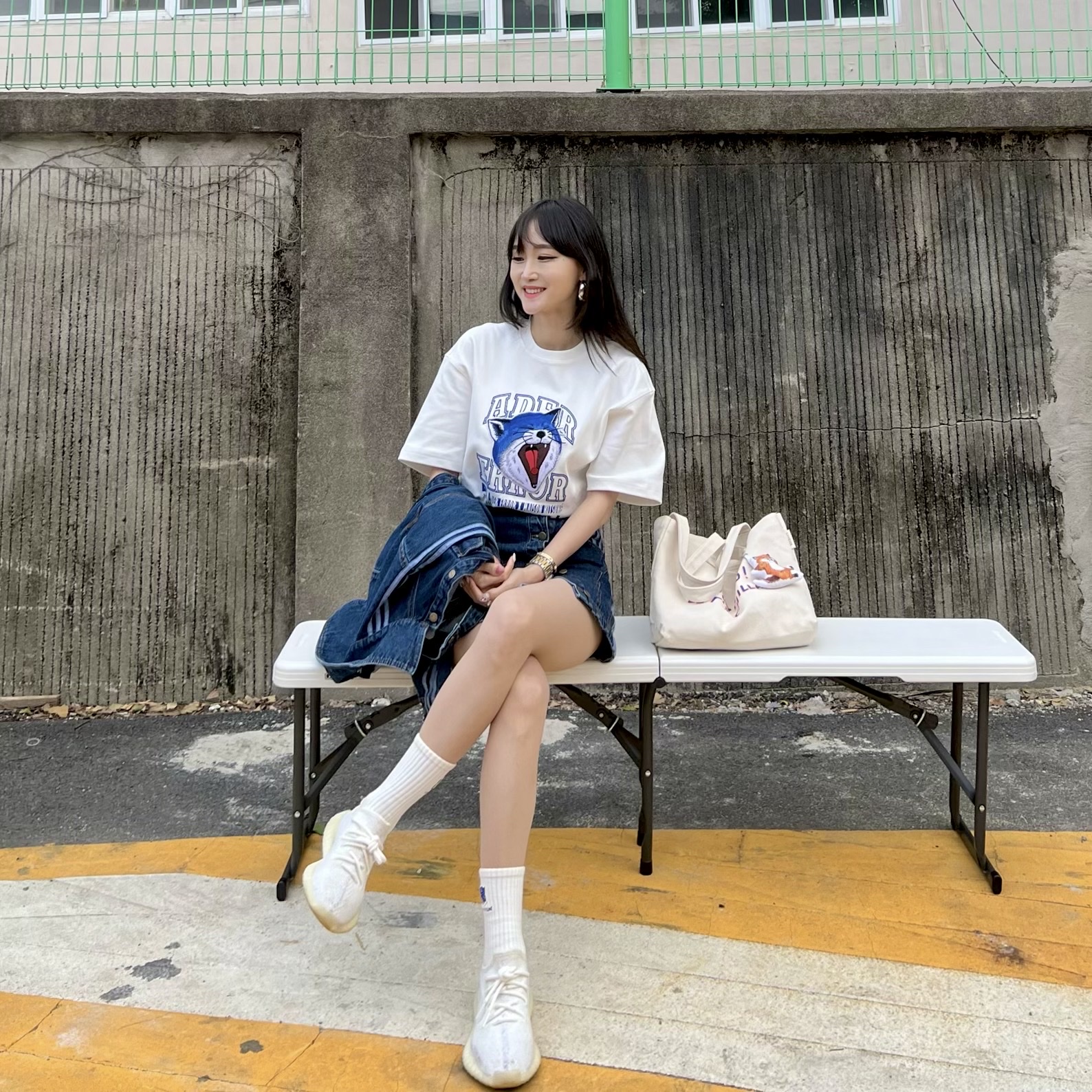 Maison Kitsune x Ader Error Yawn Fox T-Shirt Off White 착용 스타일 - 5