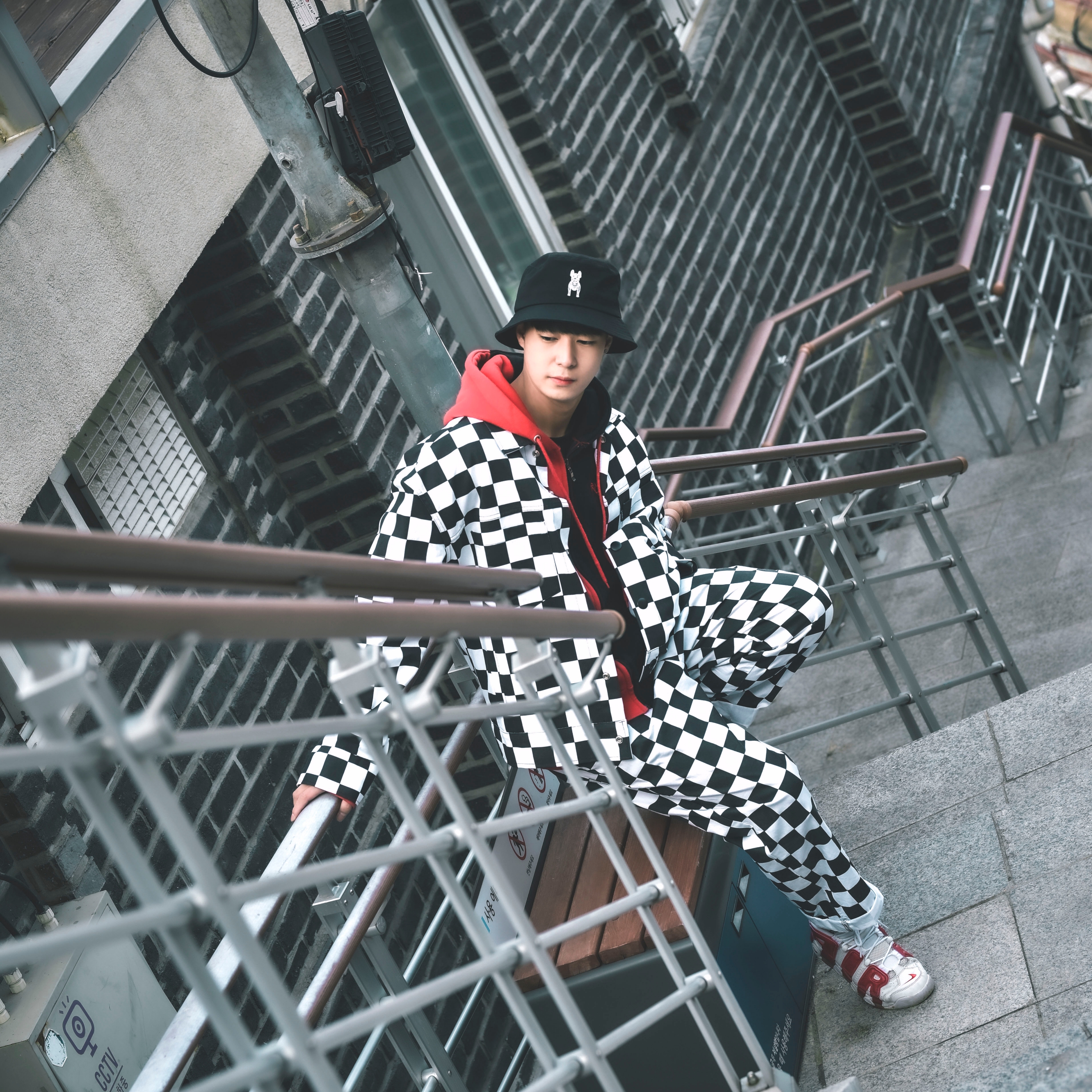 Nike Air More Uptempo Varsity Red 착용 스타일 - 2