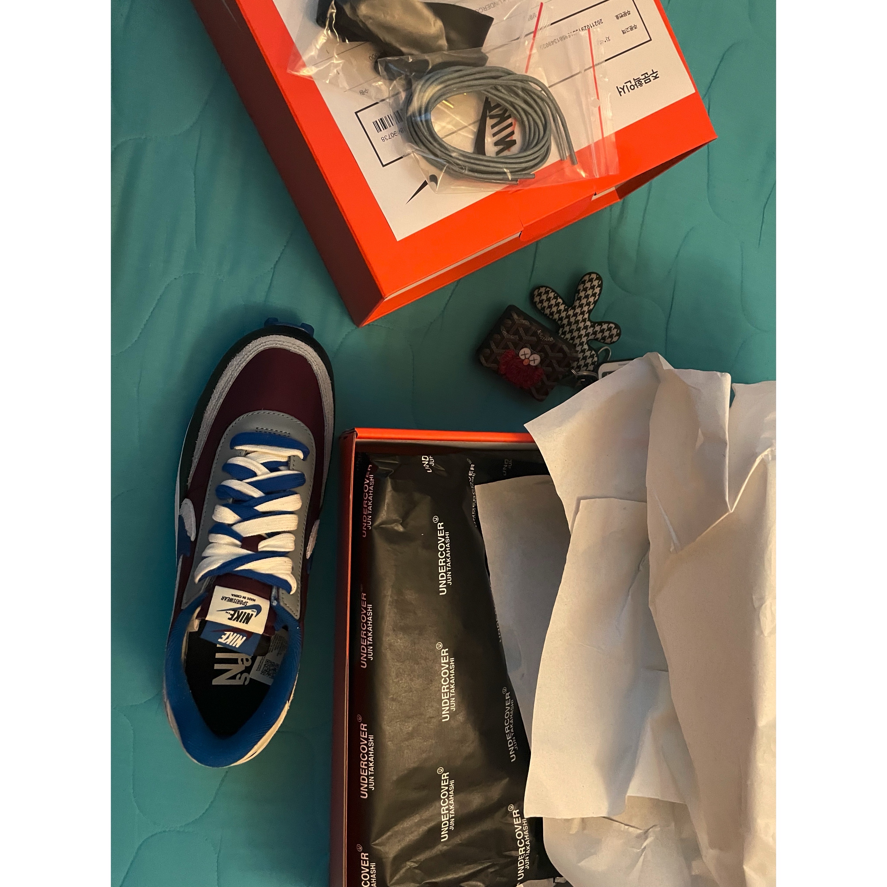 Nike x Sacai x Undercover LDWaffle Night Maroon Team Royal 착용 스타일