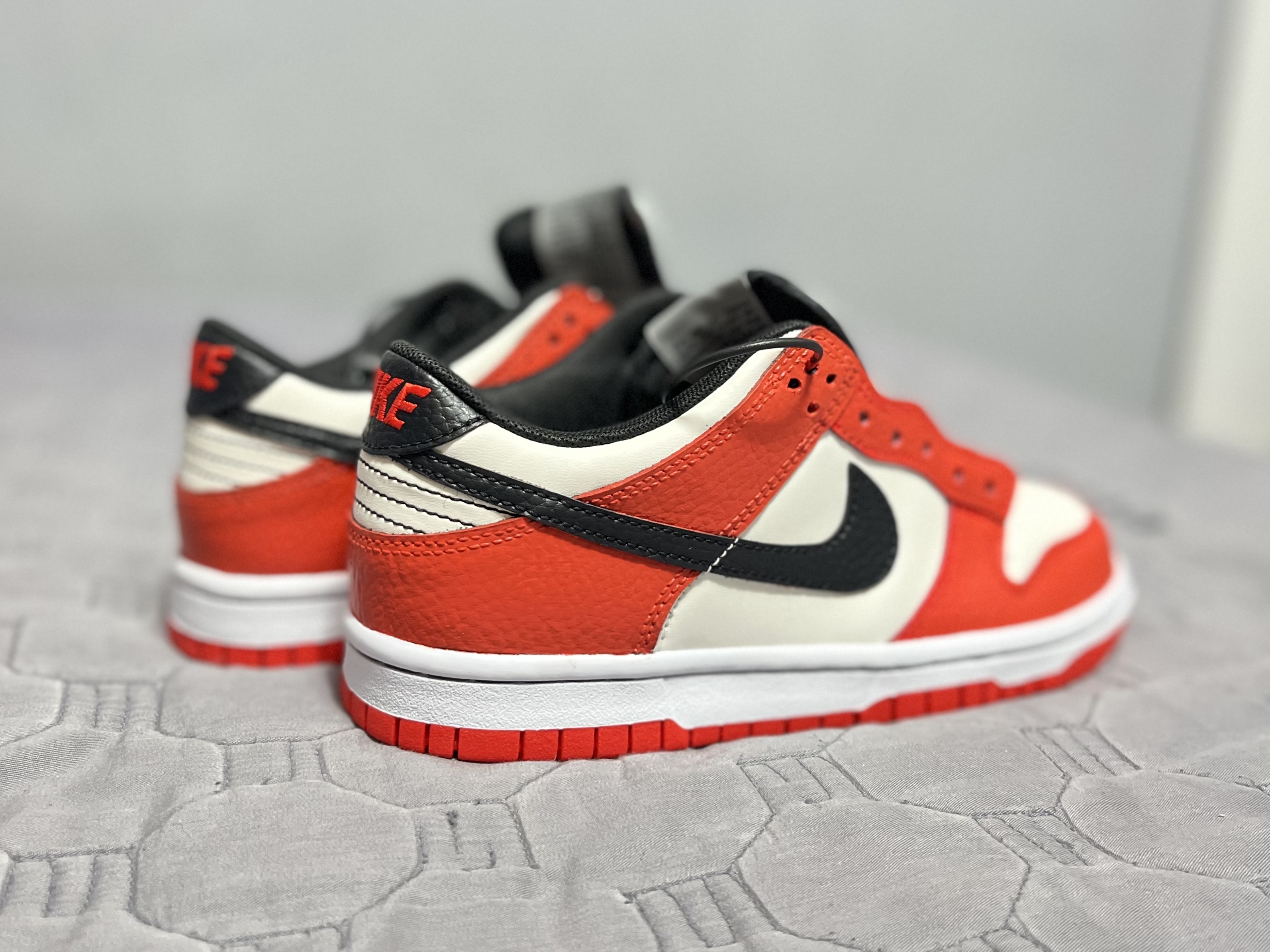(GS) Nike x NBA Dunk Low Black and Chile Red, Nike x NBA Dunk Low Retro EMB Black and Chile Red 착용 스타일 - 3
