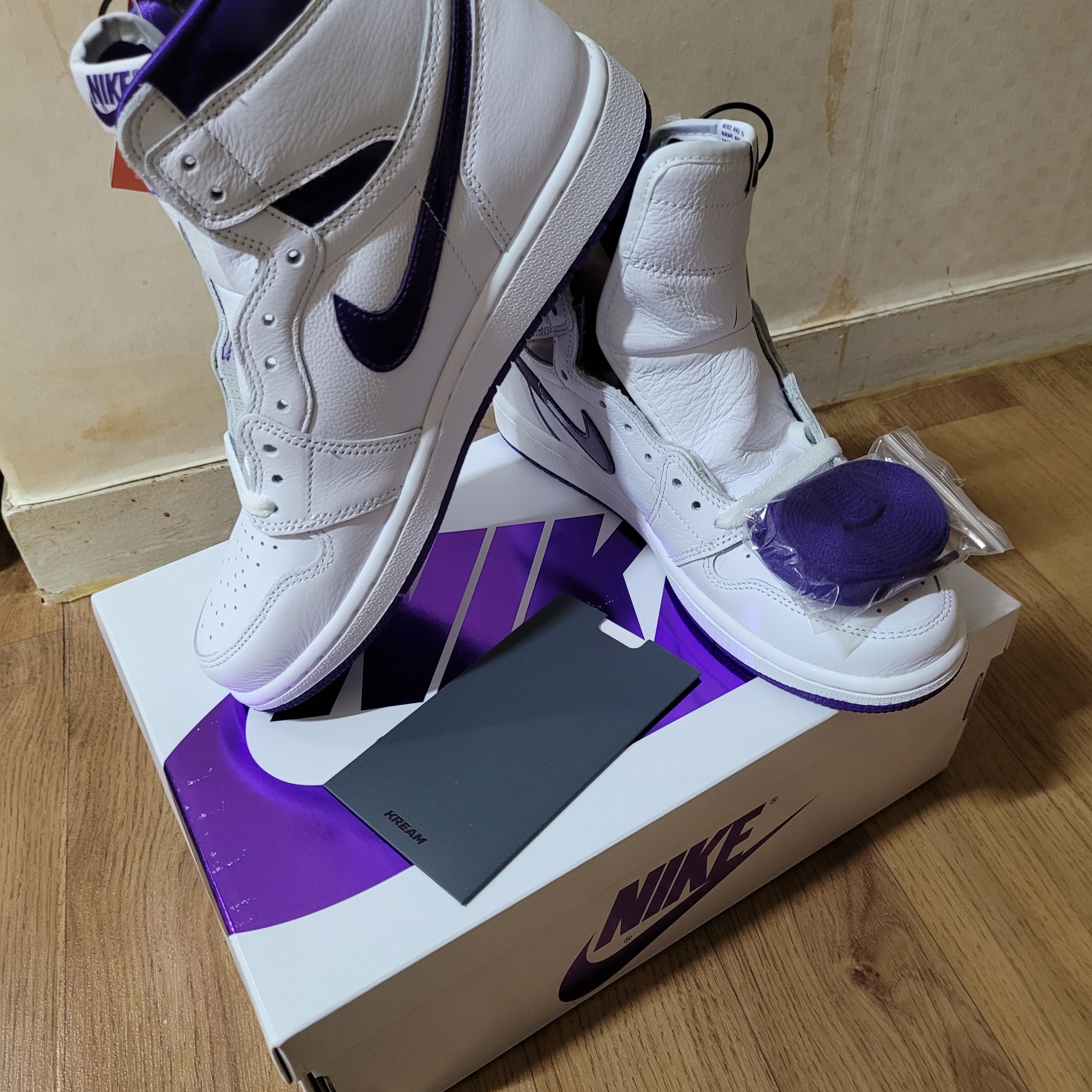 (W) Jordan 1 High OG Court Purple 착용 스타일 - 2