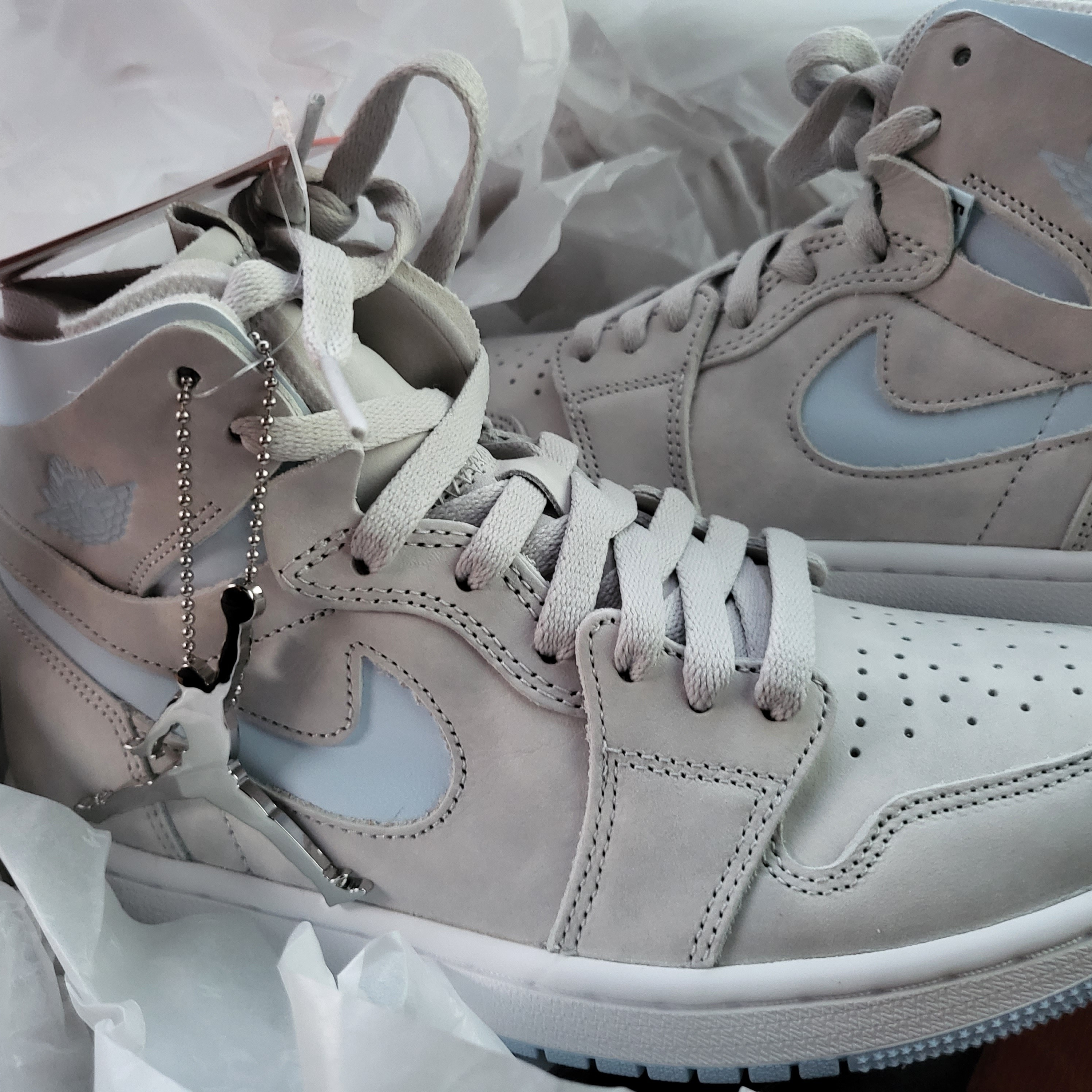 (W) Jordan 1 Zoom Air CMFT Grey Fog and Celestine Blue 착용 스타일 - 1