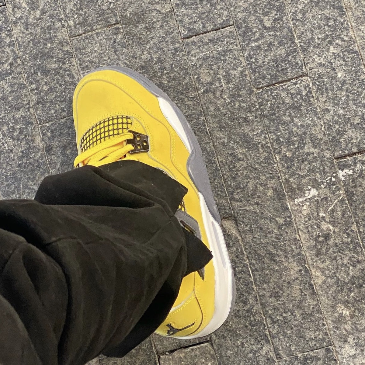 Jordan 4 Retro Tour Yellow 착용 스타일 - 2