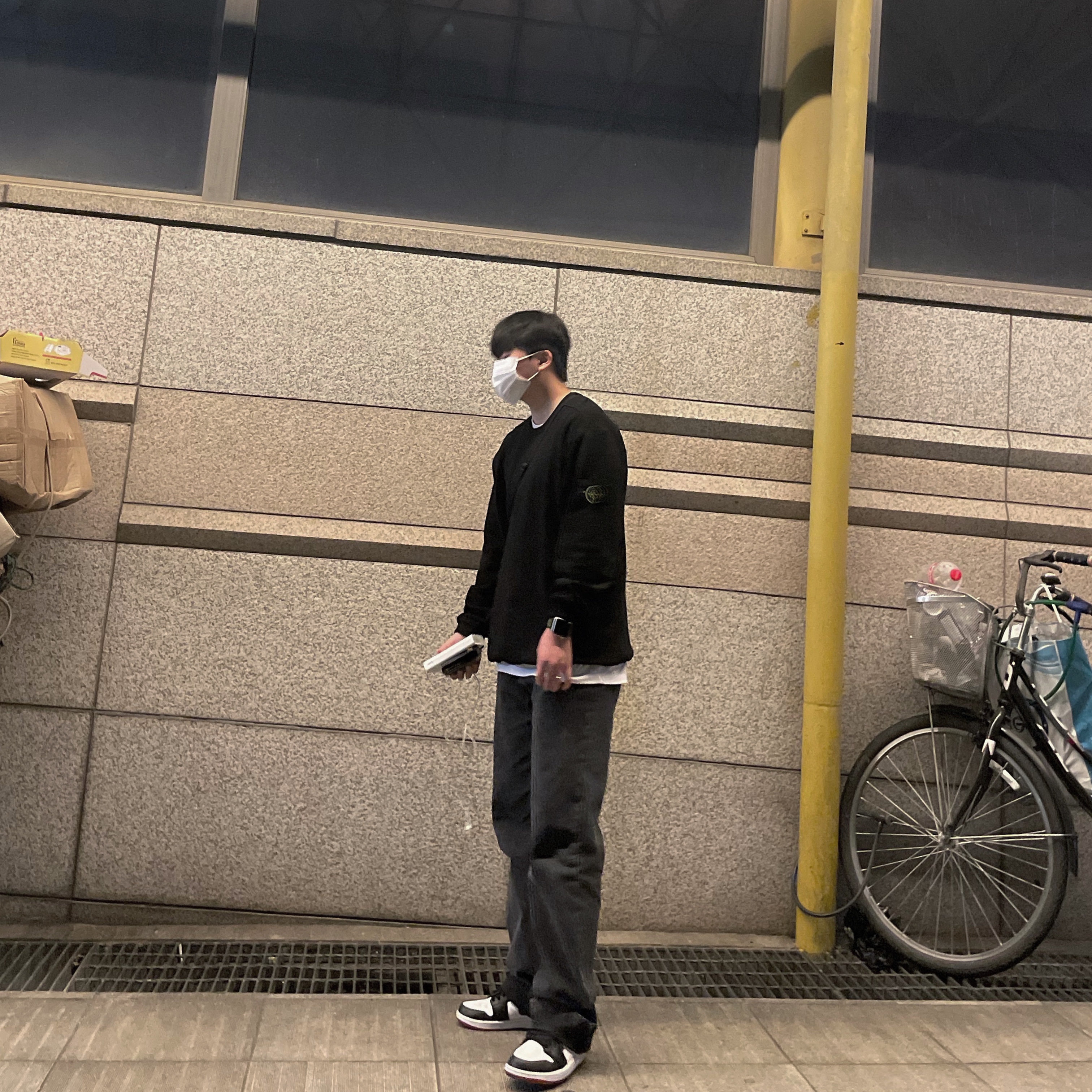 Jordan 1 Mid Gym Red Black White, Stone Island 63020 Crewneck Sweatshirt Black - 21FW 착용 스타일