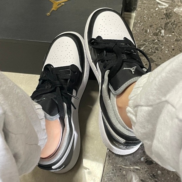 Jordan 1 Low Black Particle Grey 착용 스타일