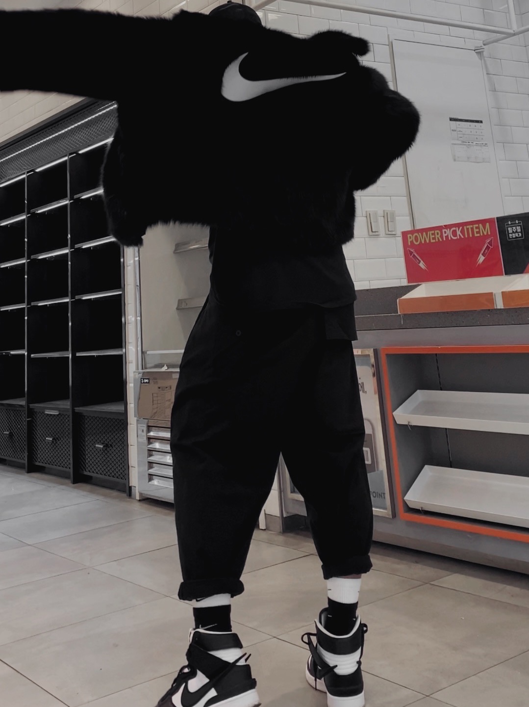Nike x Ambush Dunk High Black, (W) Nike x Ambush Reversible Faux-Fur Coat Black 착용 스타일 - 1